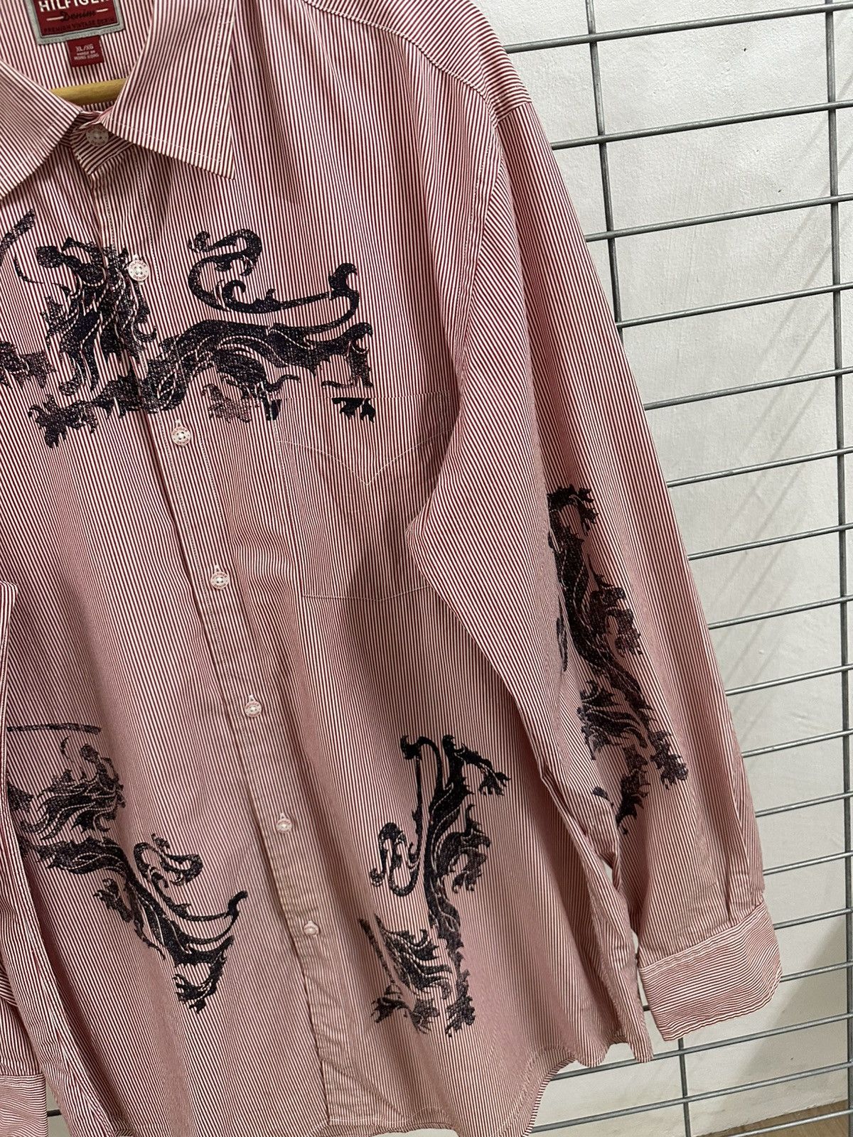 Tommy Hilfiger Rare Beautiful Tommy Hilfiger Dragon Design Hickory Shirt Size US XL / EU 56 / 4 - 7 Thumbnail