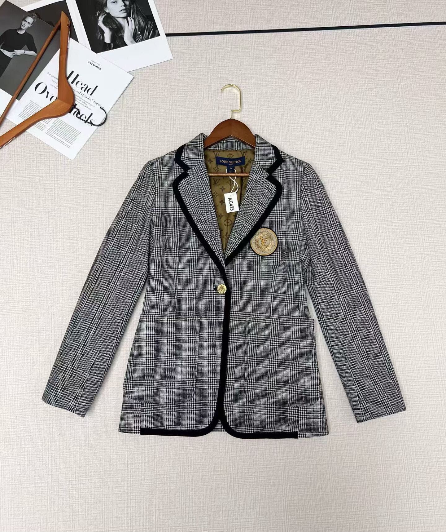 Louis Vuitton Louis Vuitton Plaid Embroidered Casual Blazer Size XXS / US 00 / IT 34 - 1 Thumbnail