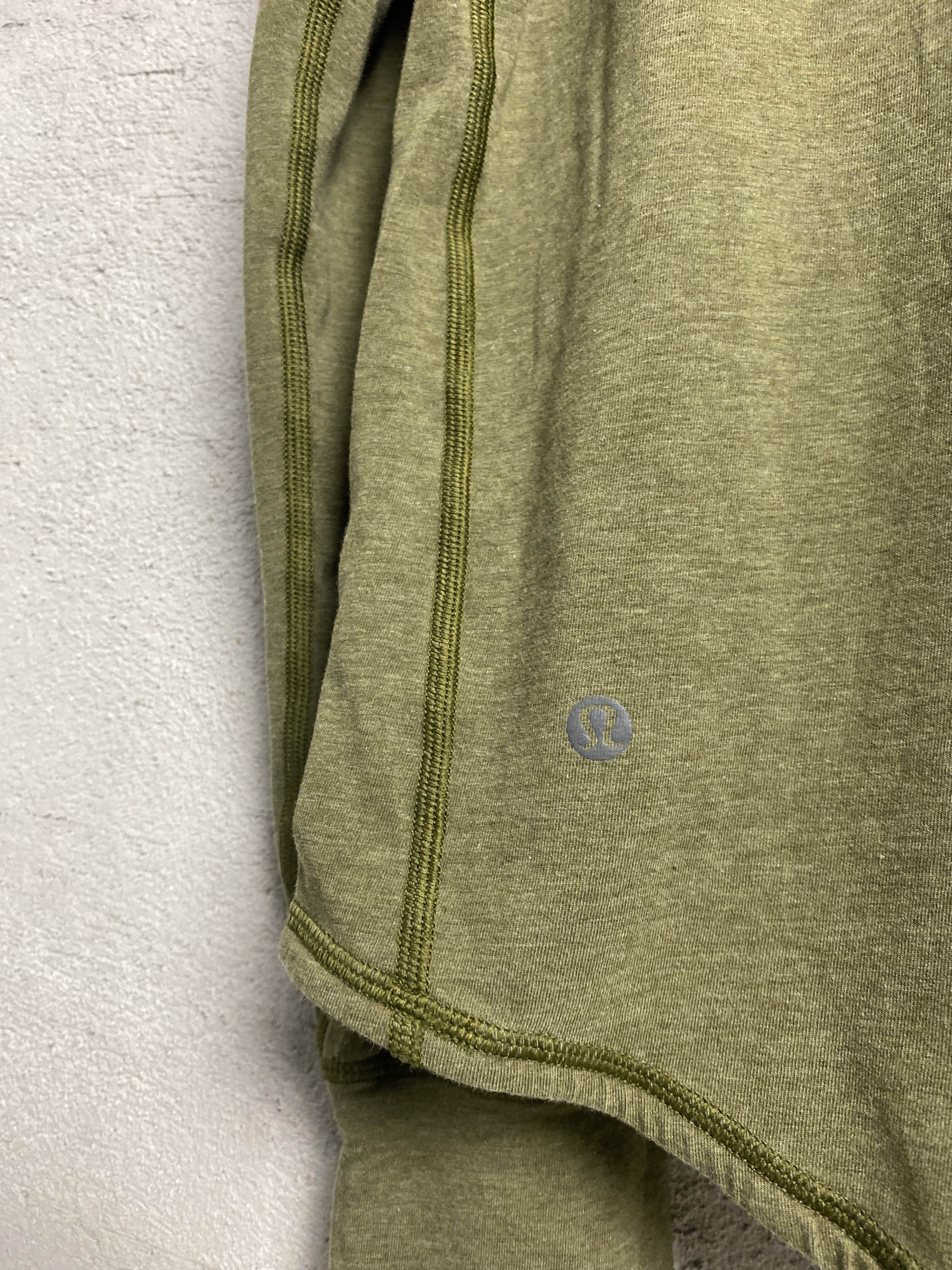 Lululemon Lululemon Henley long sleeve t-shirt tee sport athletic gym Size US XL / EU 56 / 4 - 5 Thumbnail