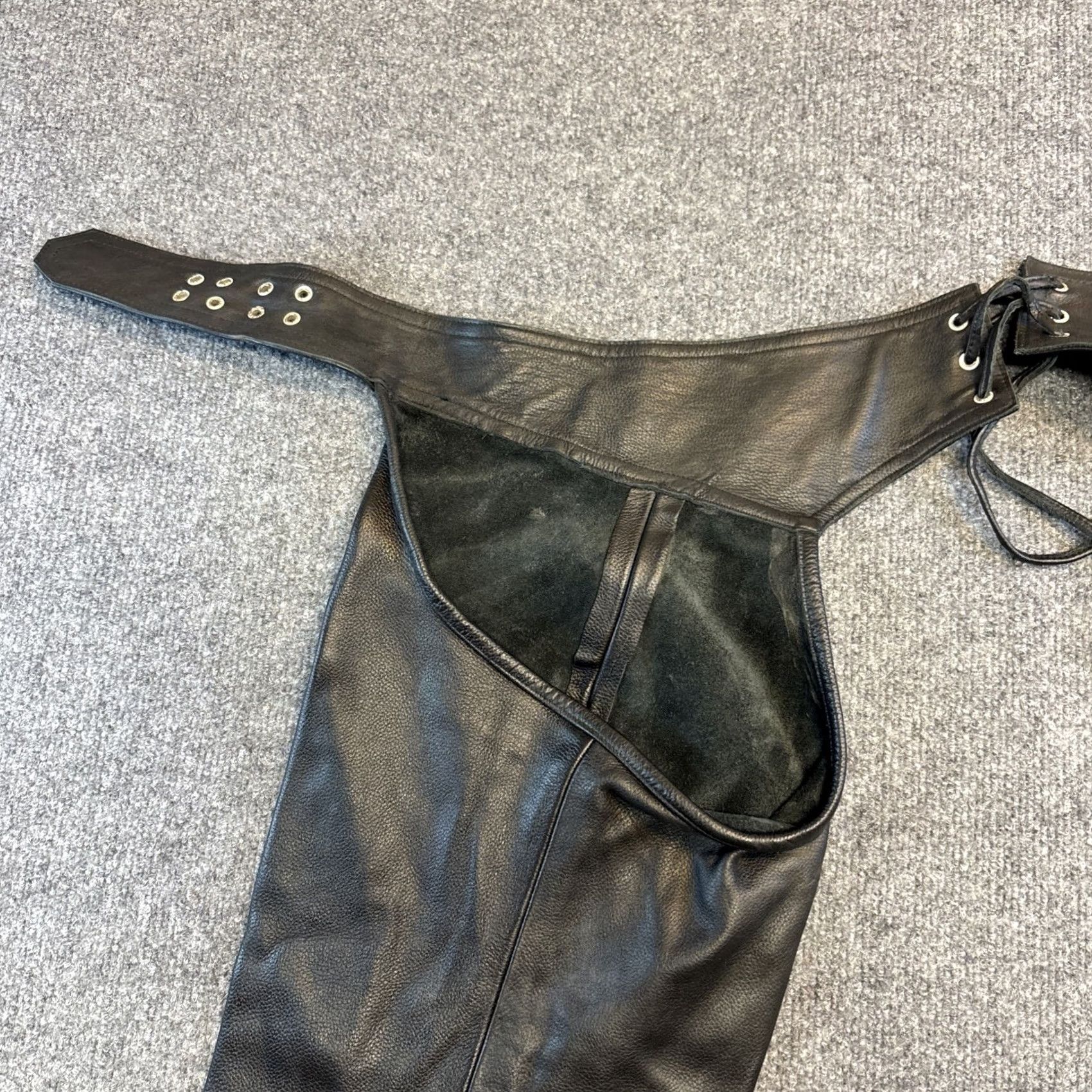 Vintage VINTAGE Leather Black Biker Chaps Womens Lace Up Back Adjustable Belt M/L Pants Leather Belted Chaps Womens M/L Black Vintage Biker Womens Mens? Size ONE SIZE - 3 Thumbnail