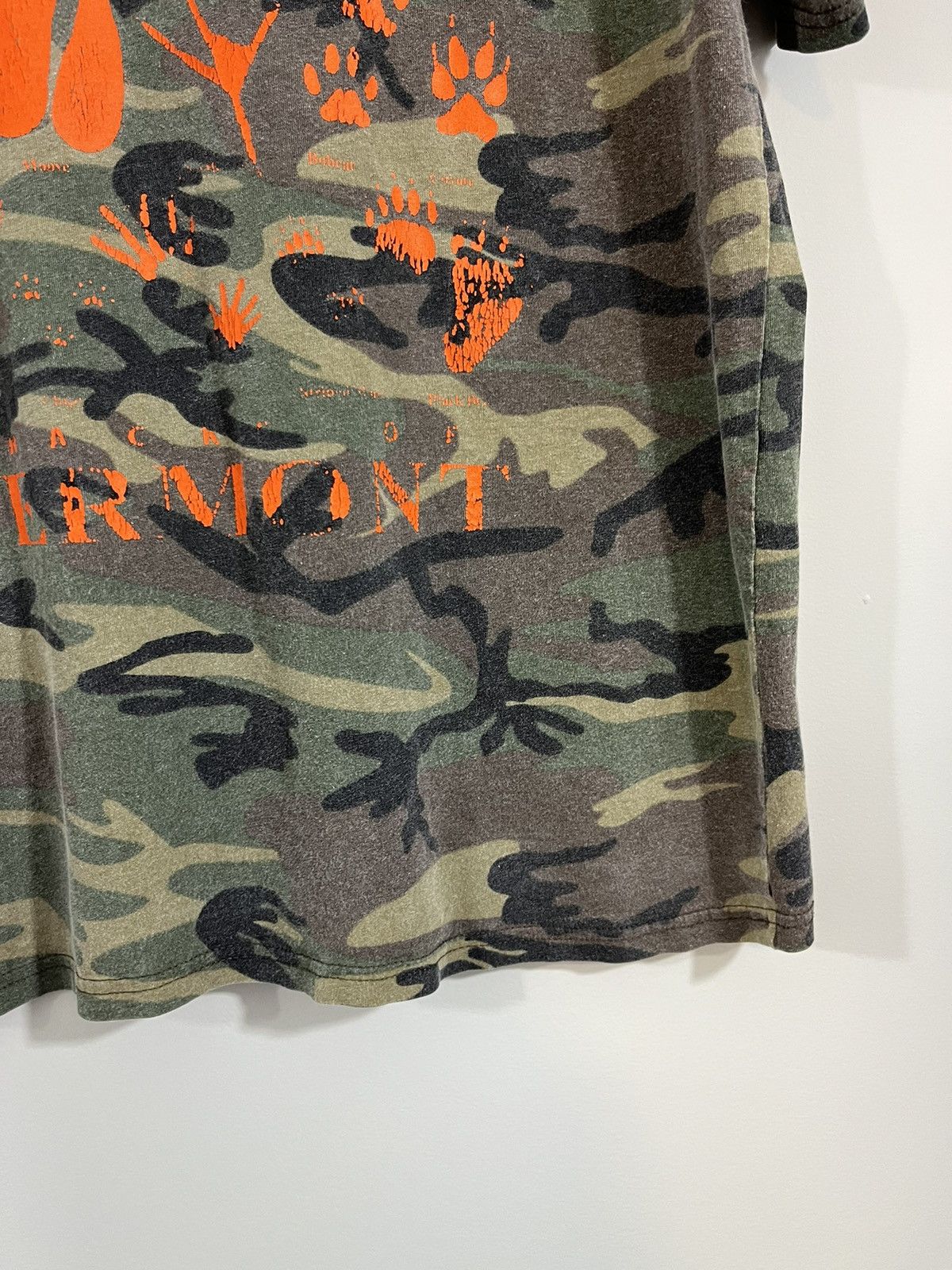 Vintage Camo Wildlife Tracks Distressed Tee Size US L / EU 52-54 / 3 - 7 Thumbnail