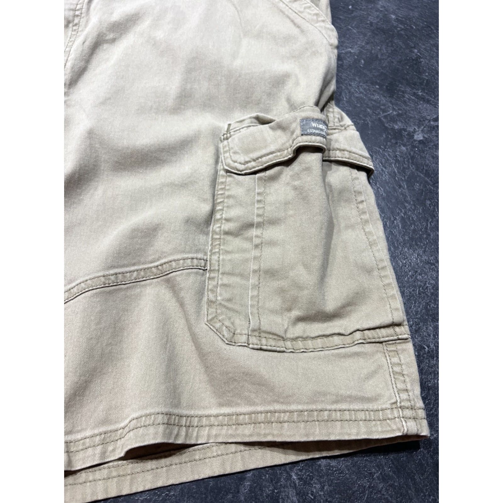 Wrangler Wrangler Cargo Shorts Men's Size 44 Relaxed Fit Cotton Outdoor Beige Size US 44 / EU 60 - 2 Thumbnail