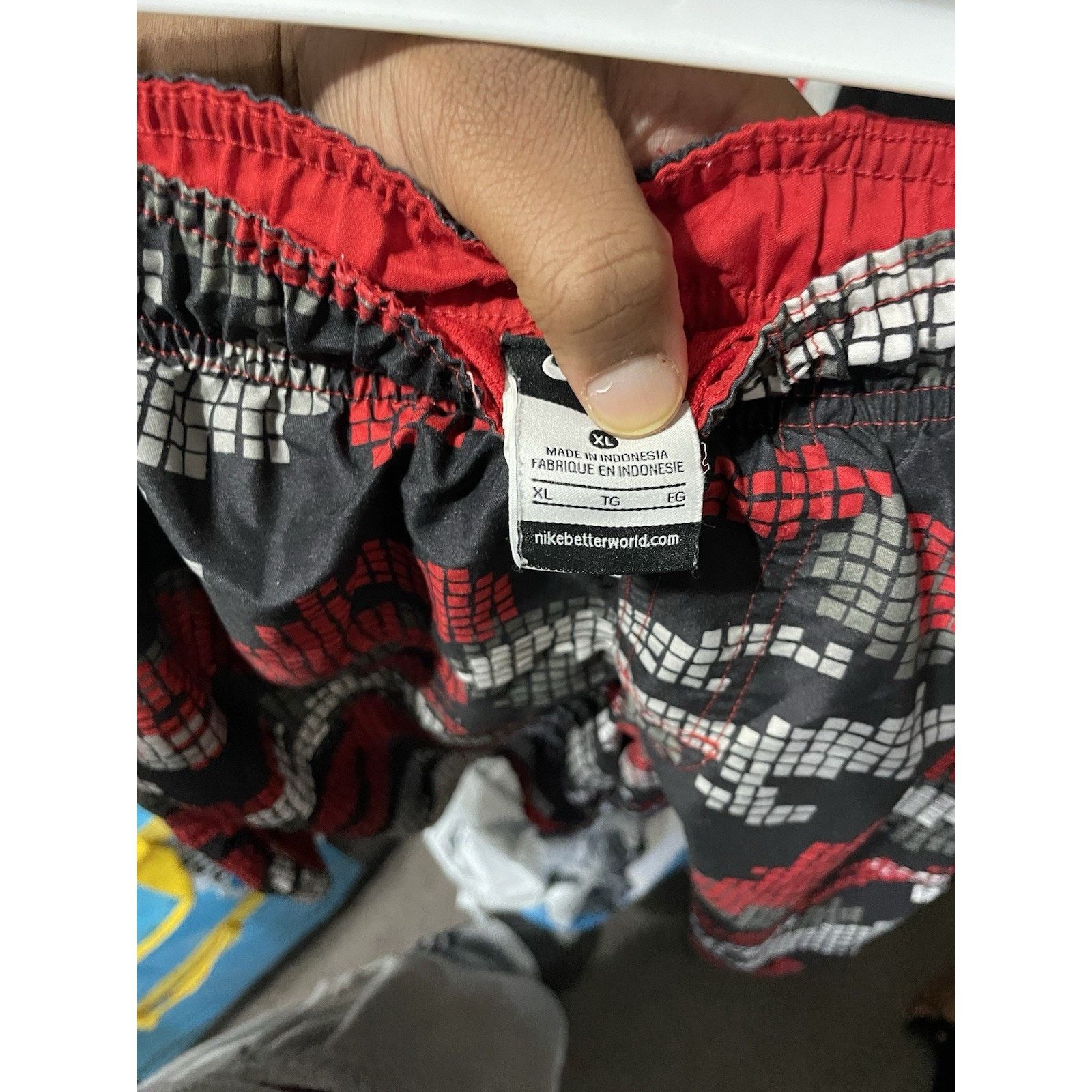 Nike Size XL- NIKE Men's Red Multi Color Camo Swim Board Shorts Size US 43 - 3 Thumbnail