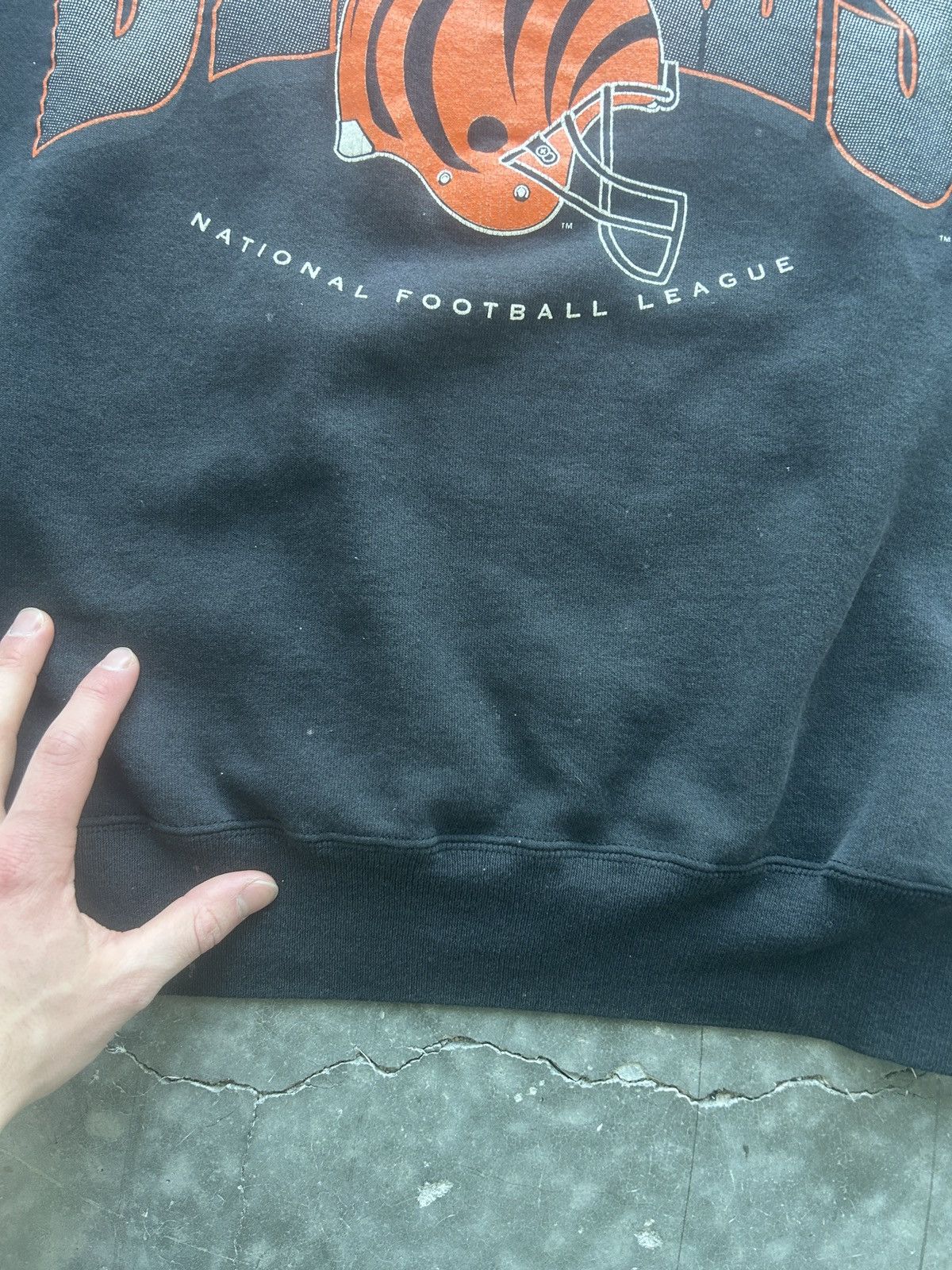NFL × Vintage Vintage 90s Faded Black Cincinnati Bengals Sweatshirt Size US L / EU 52-54 / 3 - 7 Thumbnail