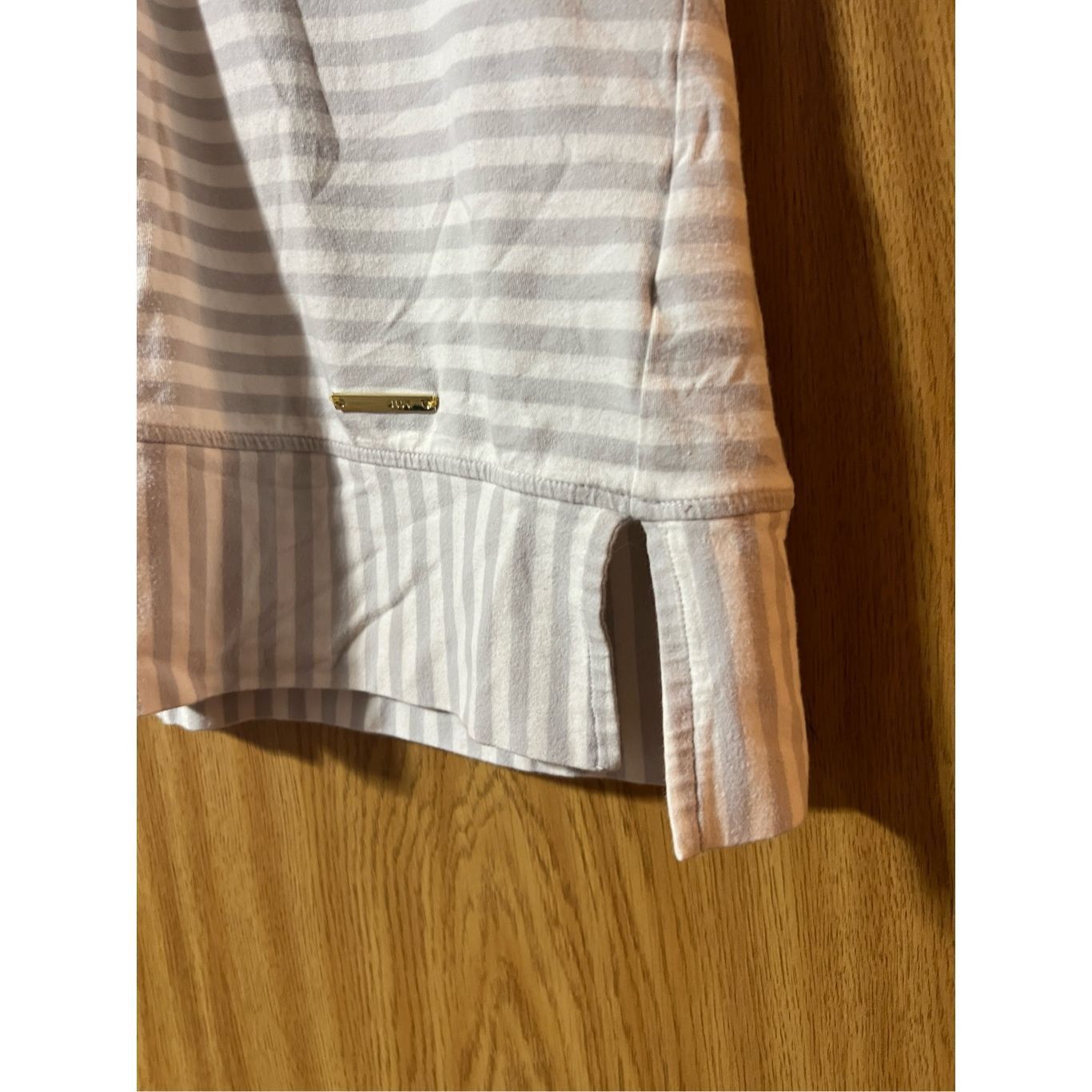 Jones New York Jones New York Signature White & Grey Striped V-Neck Tank To Size L / US 10 / IT 46 - 3 Thumbnail