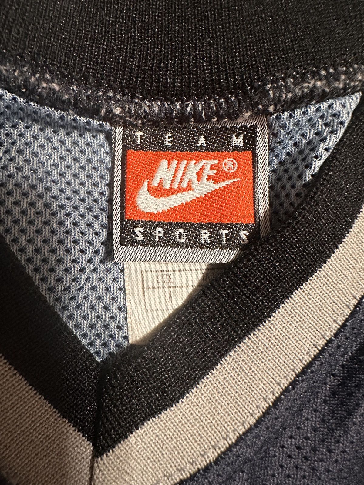 NCAA Vintage 1996 Nike Allen Iverson Georgetown Jersey Medium Size US M / EU 48-50 / 2 - 6 Thumbnail