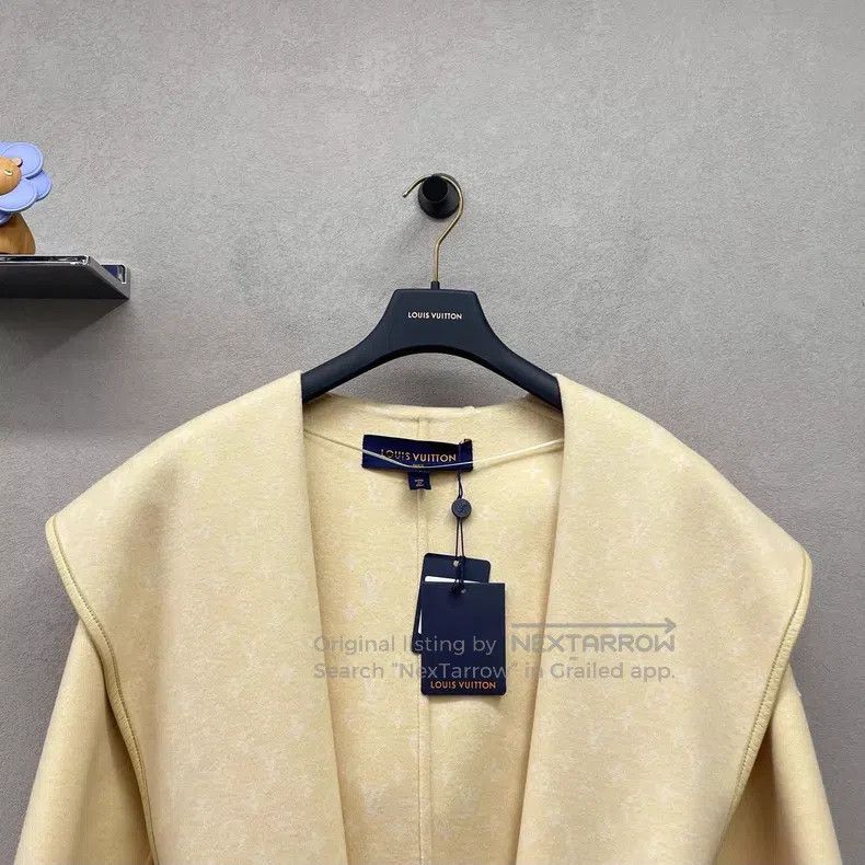 Louis Vuitton Louis Vuitton Yellow hooded lace-up long-sleeved coat Size XXS / US 00 / IT 34 - 4 Thumbnail