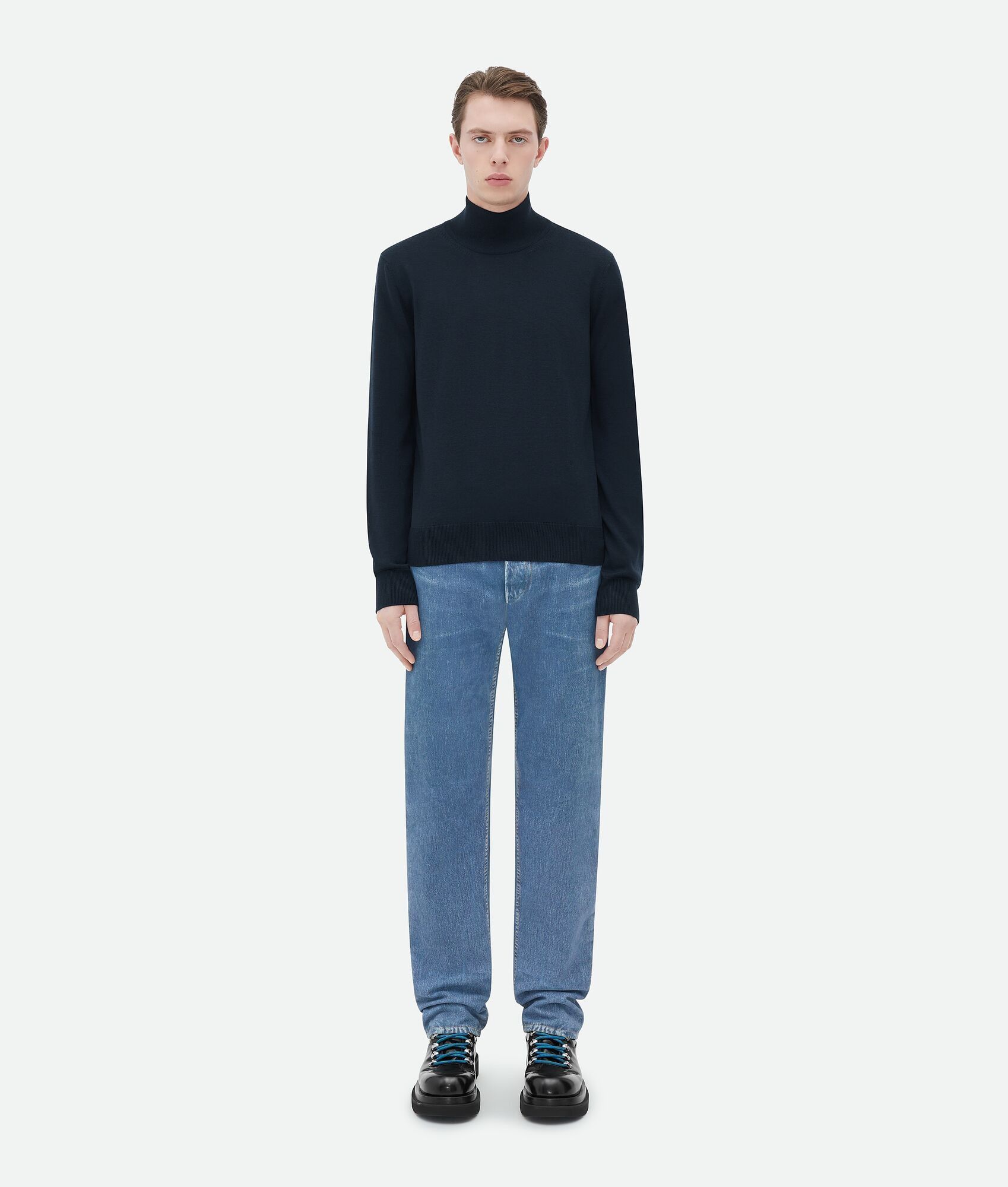 Bottega Veneta o1n1vont1224 "Bv" Embroidery Wool Jumper in Midnight Blue Size US S / EU 44-46 / 1 - 1 Thumbnail