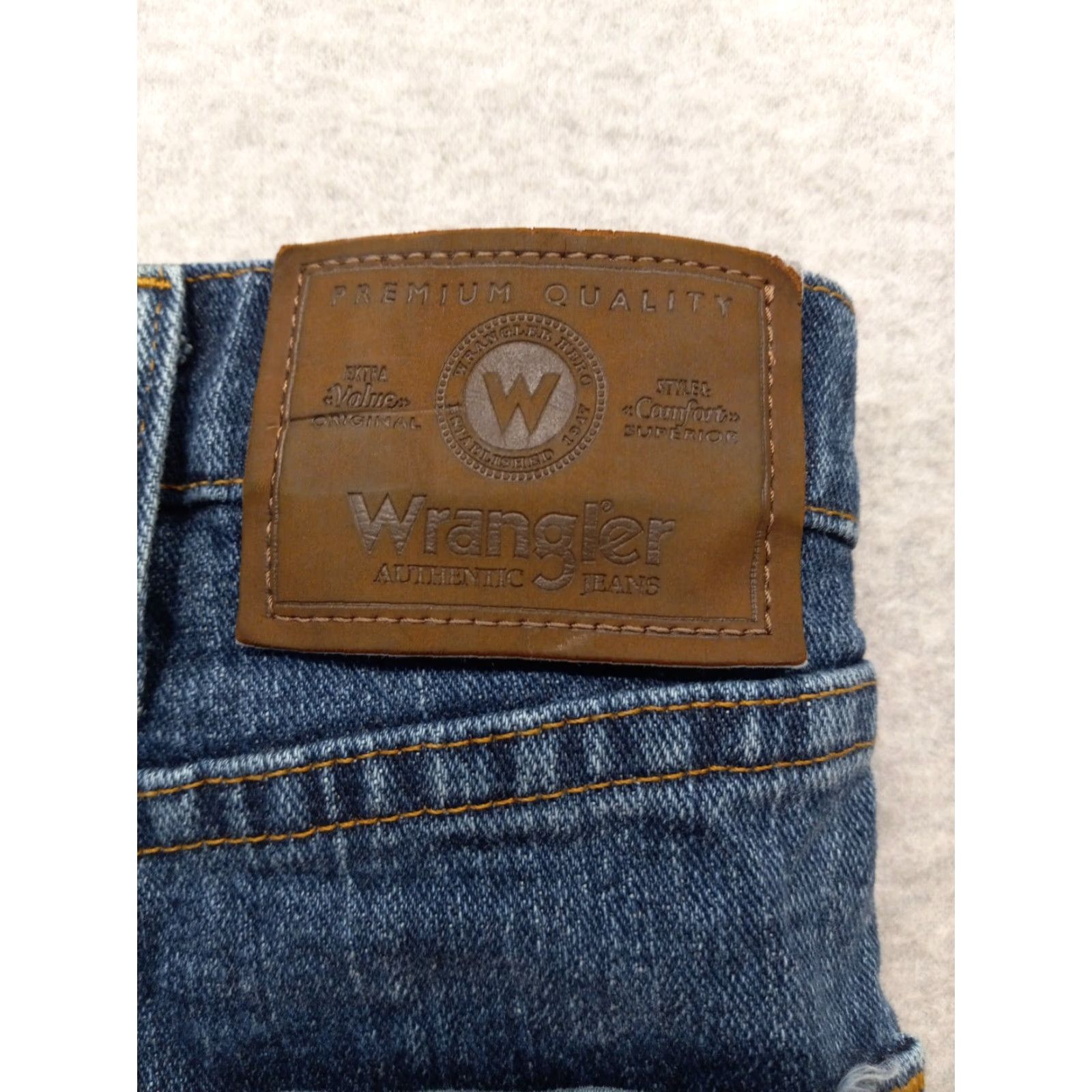 Wrangler Wrangler Jeans 38x32 Mens Regular Fit Straight Leg Denim Blue Med Wash Size US 38 / EU 54 - 3 Thumbnail