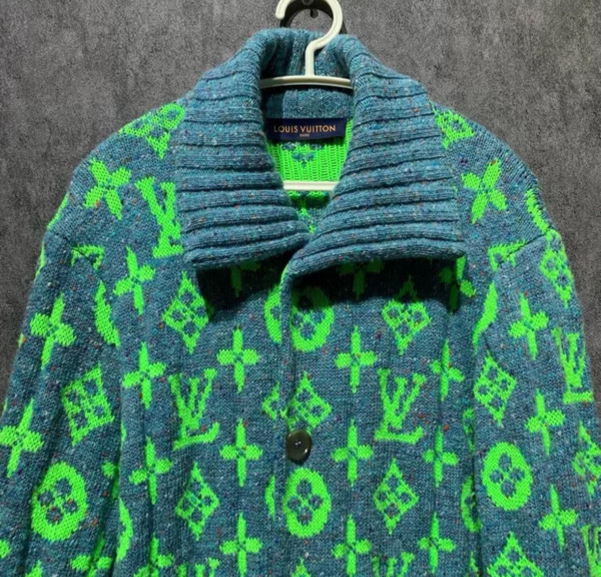 Louis Vuitton Louis Vuitton grey green full printed logo wool jacket Size US XL / EU 56 / 4 - 4 Thumbnail