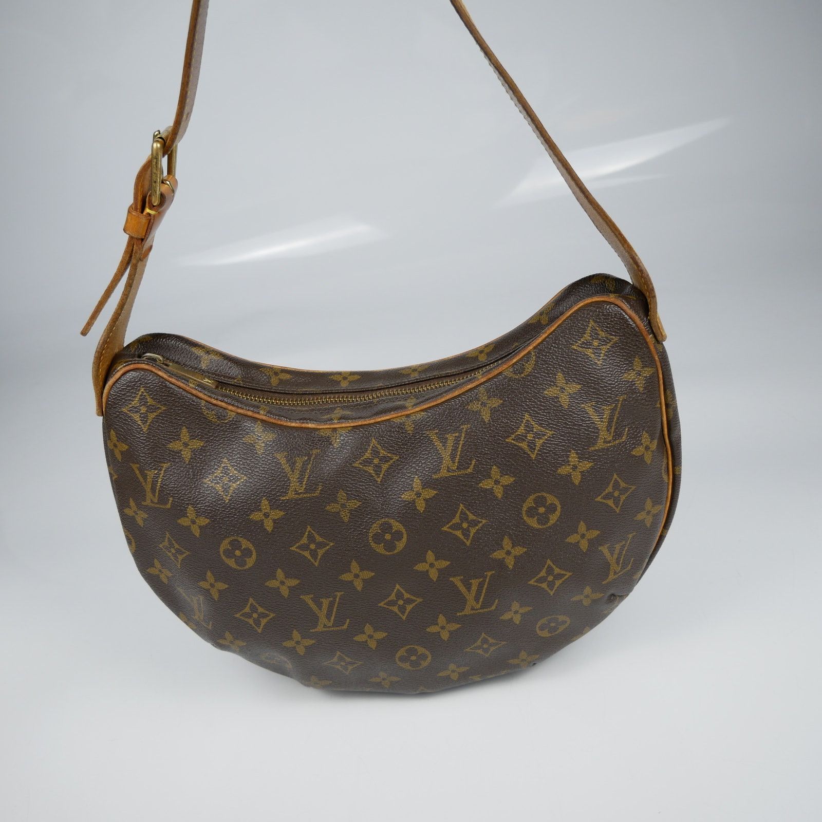 Louis Vuitton Louis Vuitton Croissant MM Bag Size ONE SIZE - 1 Thumbnail