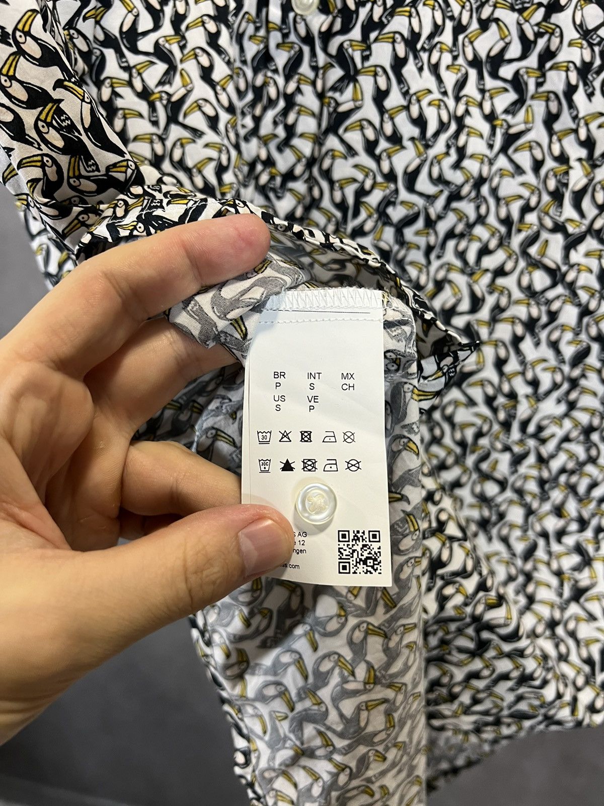Hugo Boss Hugo Boss crazy designer Hawaiian shirt Size US S / EU 44-46 / 1 - 5 Thumbnail