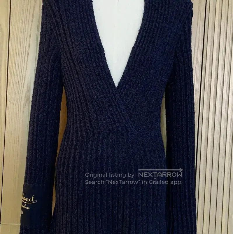 Chanel Chanel Women's Navy Wool Long Sleeve Pullover . Size S / US 4 / IT 40 - 4 Thumbnail