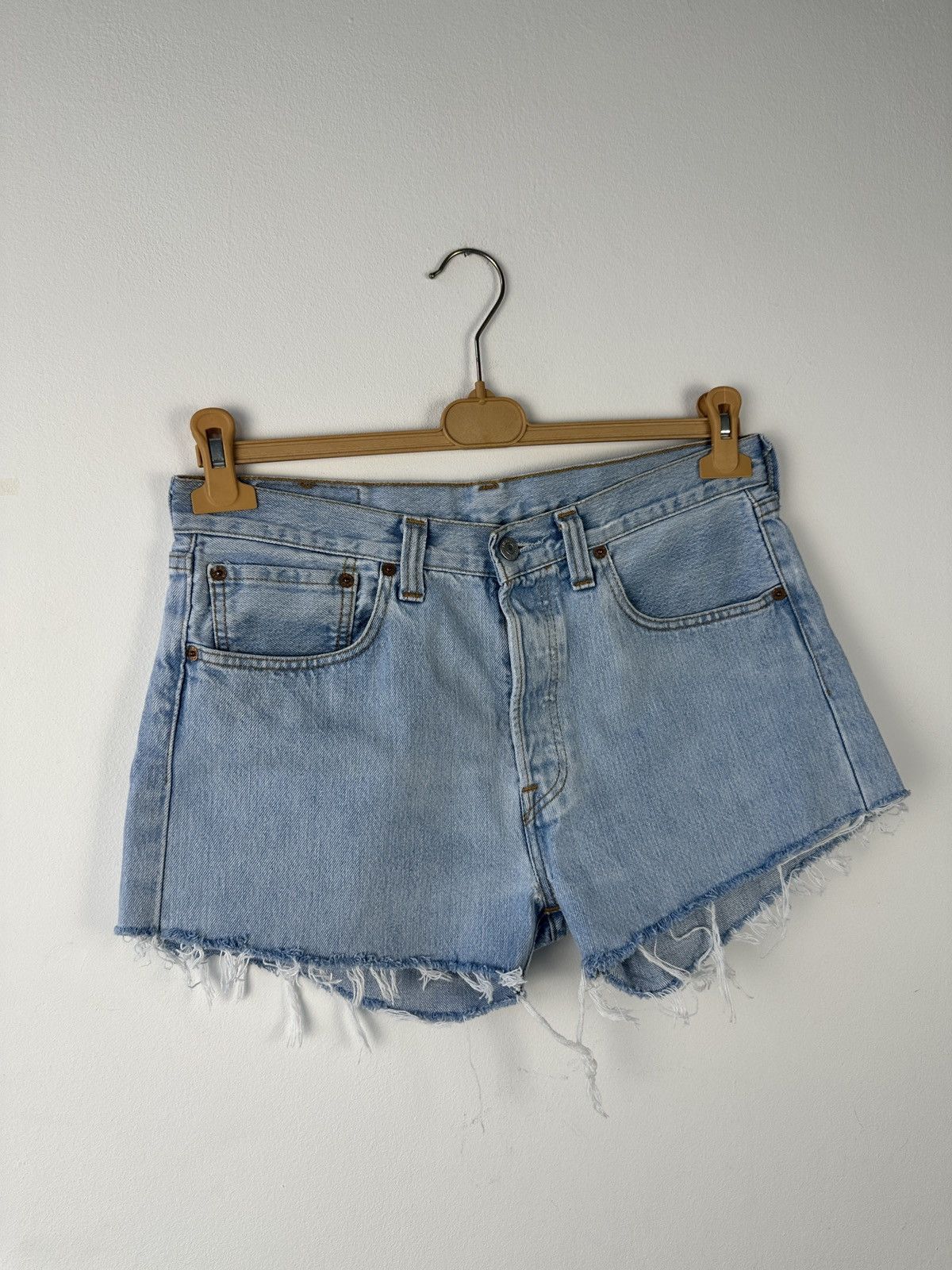 Levi's Levi's 501 Light Wash Denim Cutoff High Rise Shorts W32 Size US 32 / EU 48 - 2 Thumbnail