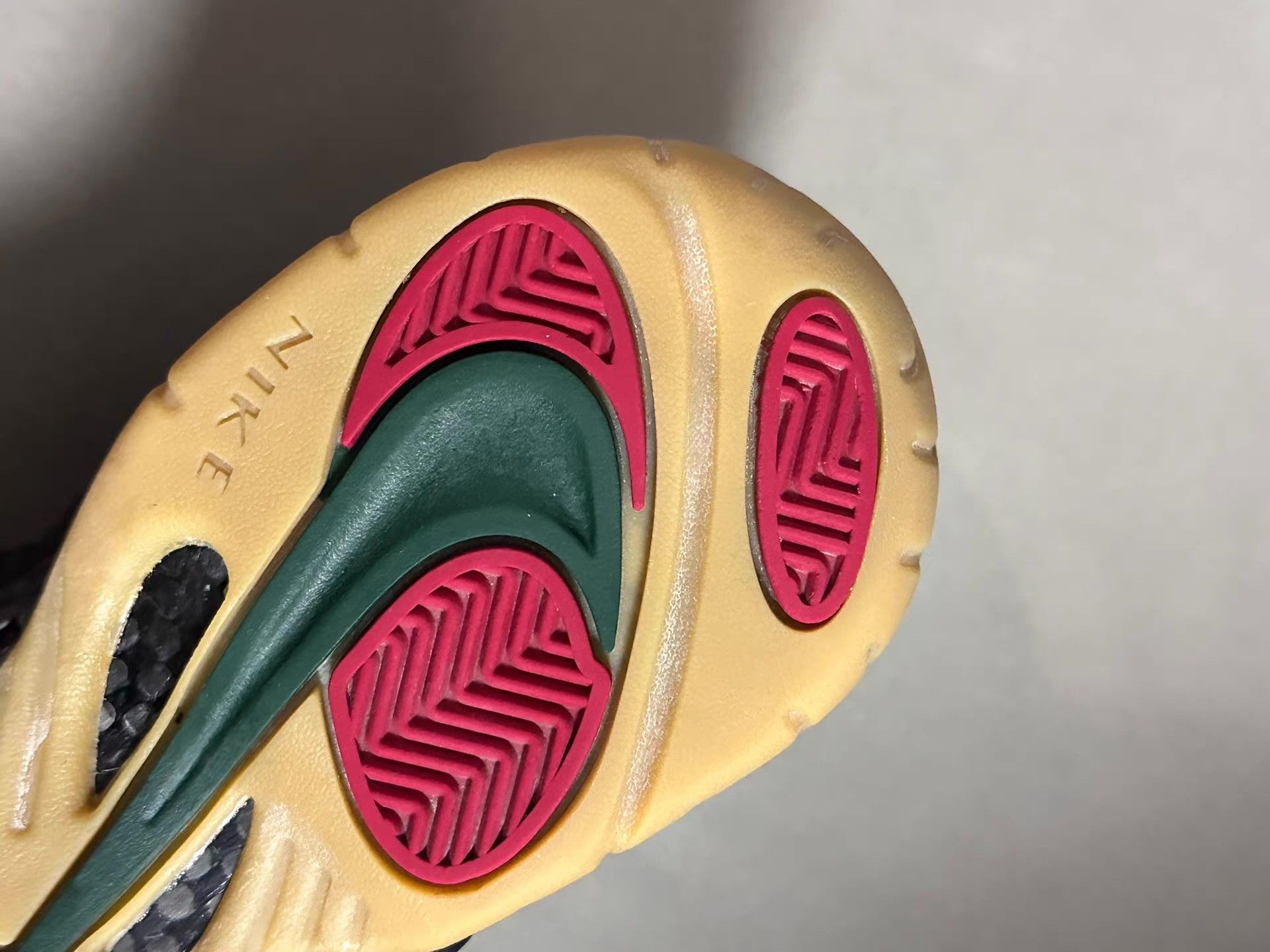 Nike Nike Gucci Foamposite Ｑ20 Size US 9.5 / EU 42-43 - 2 Thumbnail
