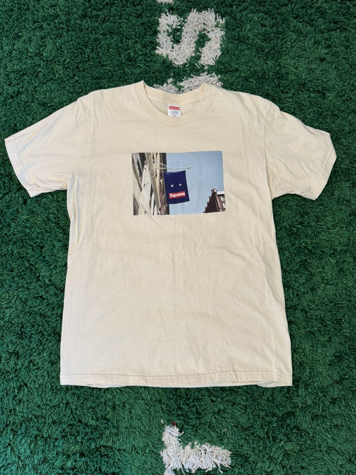 Supreme Supreme Banner Tee Size US M / EU 48-50 / 2 - 1 Thumbnail