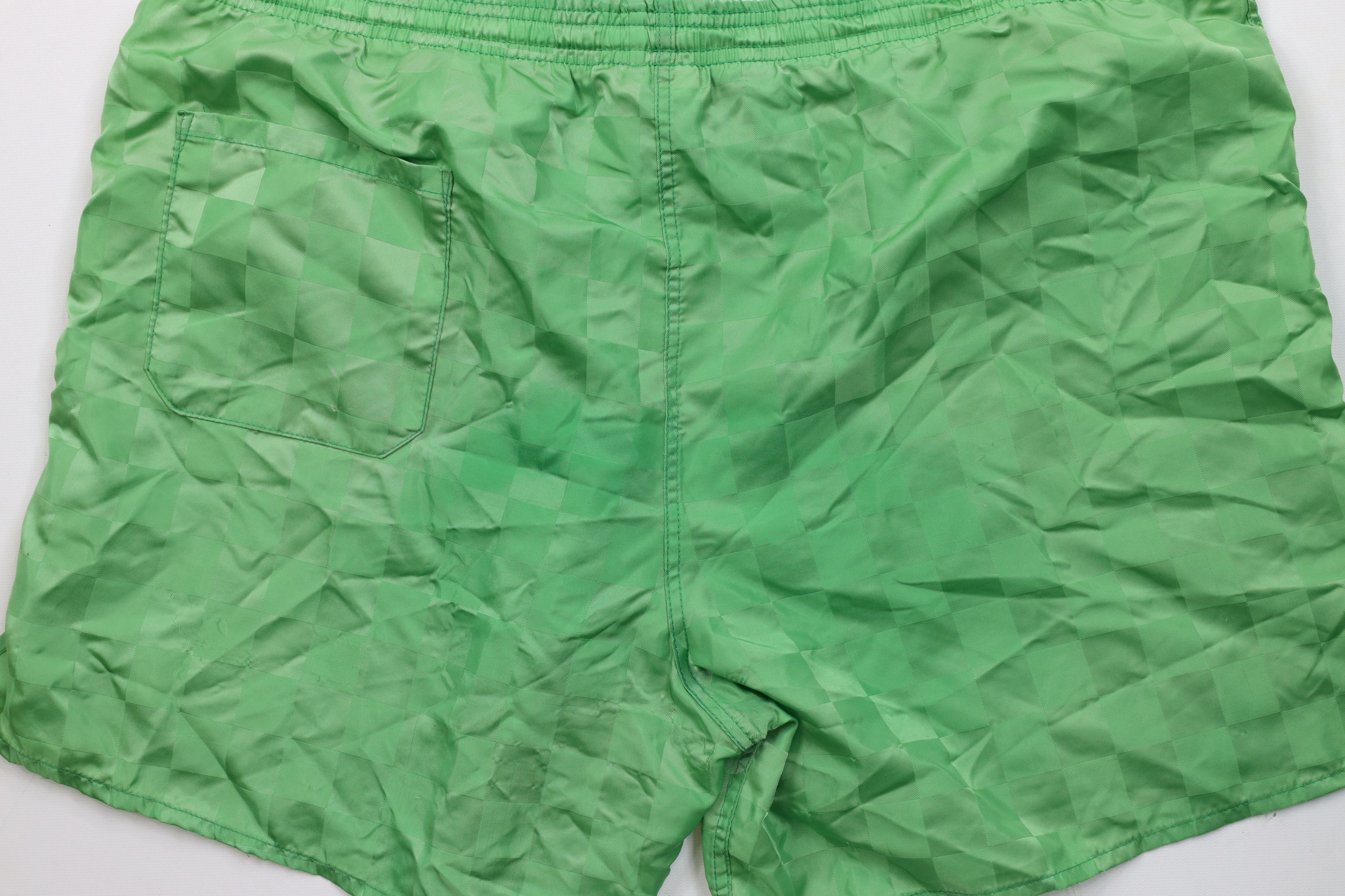 Umbro × Vintage Vintage 90s Umbro Checkered Running Soccer Shorts Green USA Size US 34 / EU 50 - 13 Thumbnail
