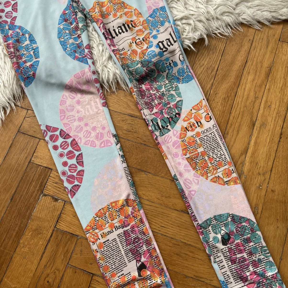 John Galliano 📌 NEW Crazy John Galliano Newspaper Leggins Size 27" / US 4 / IT 40 - 7 Thumbnail