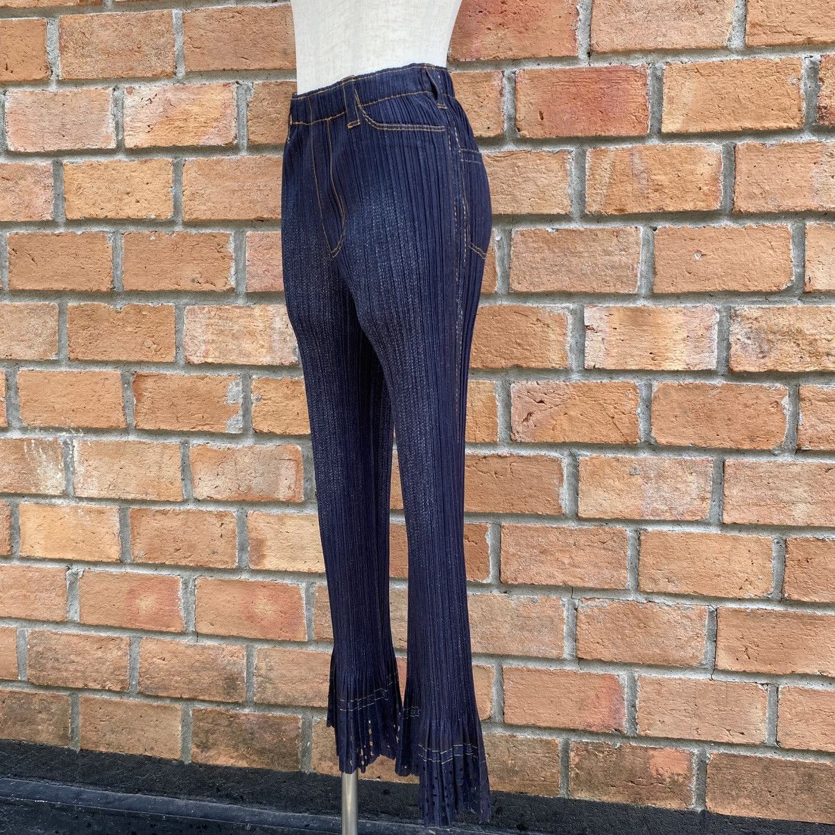 Pleats Please Issey Miyake Pleats Please Printed Jeans Flare Pants Size 25" / US 0 / IT 36 - 9 Thumbnail