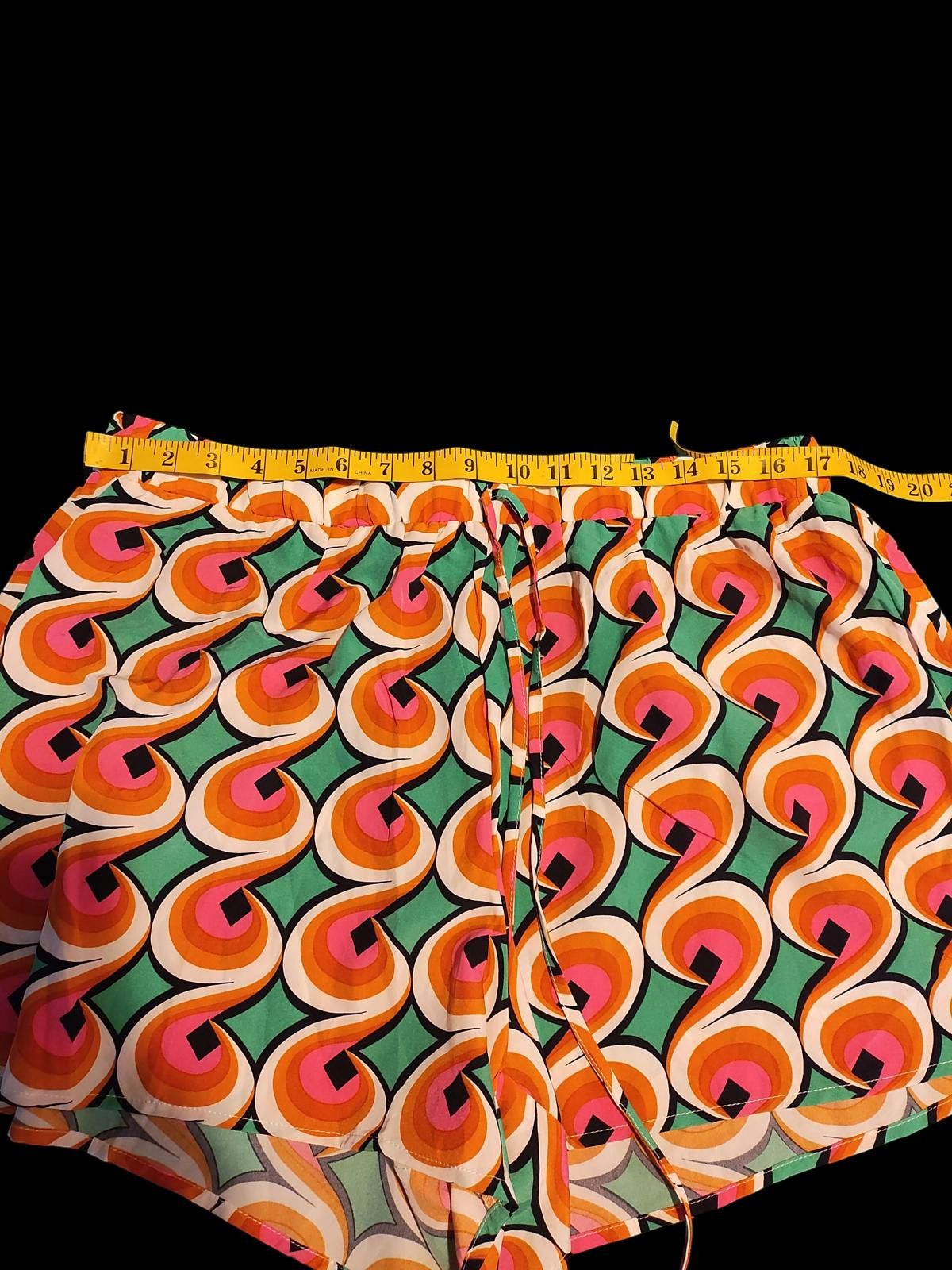 Shein Shein Women's Casual Shorts with Colorful Retro Pattern Size 42" / US 20 - 7 Thumbnail