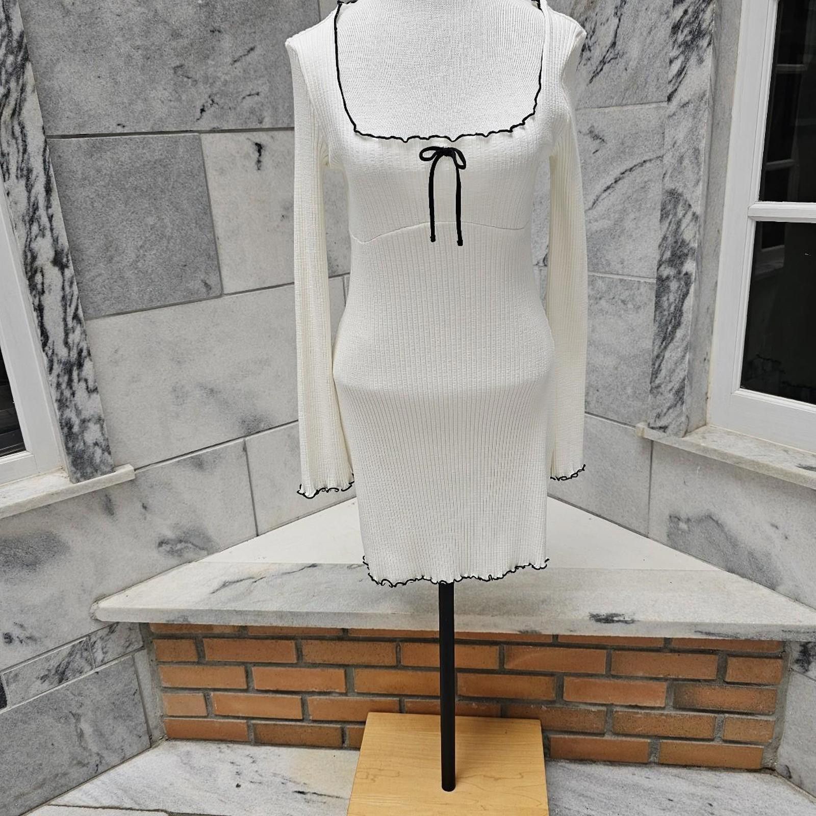 H&M H&M Women's White and Black Fitted Dress Size M / US 6-8 / IT 42-44 - 1 Thumbnail