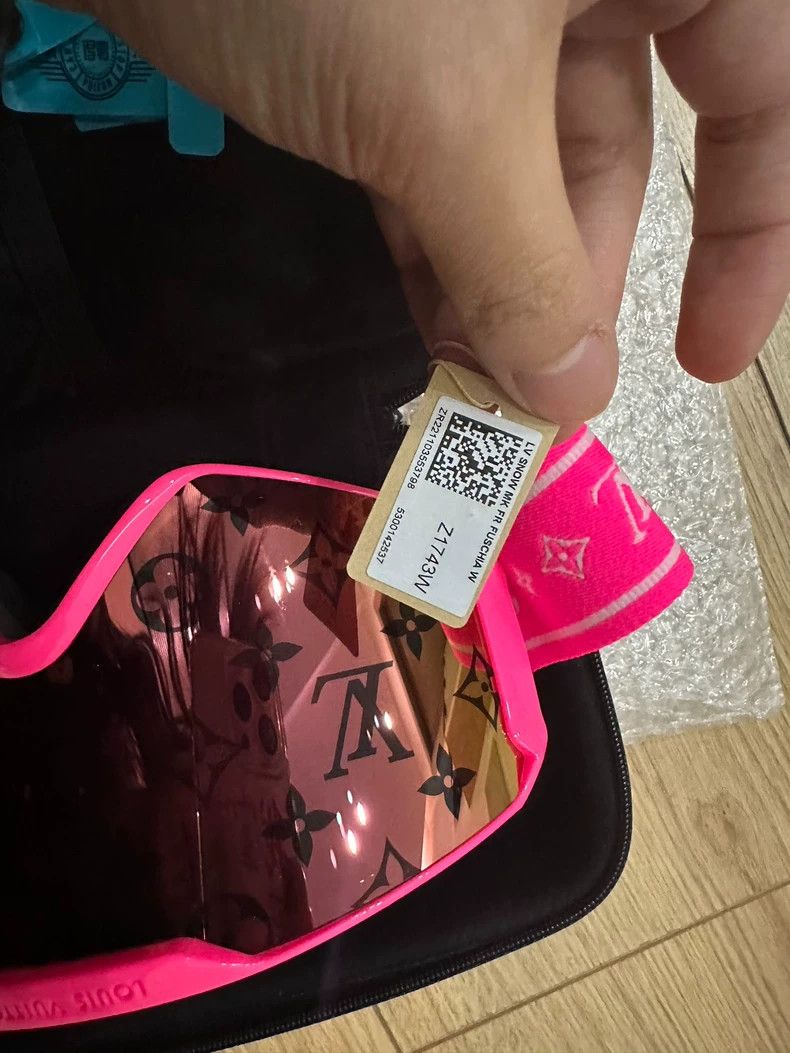 Louis Vuitton Louis Vuitton Ski goggles 2501-Nextarrow Size ONE SIZE - 8 Thumbnail