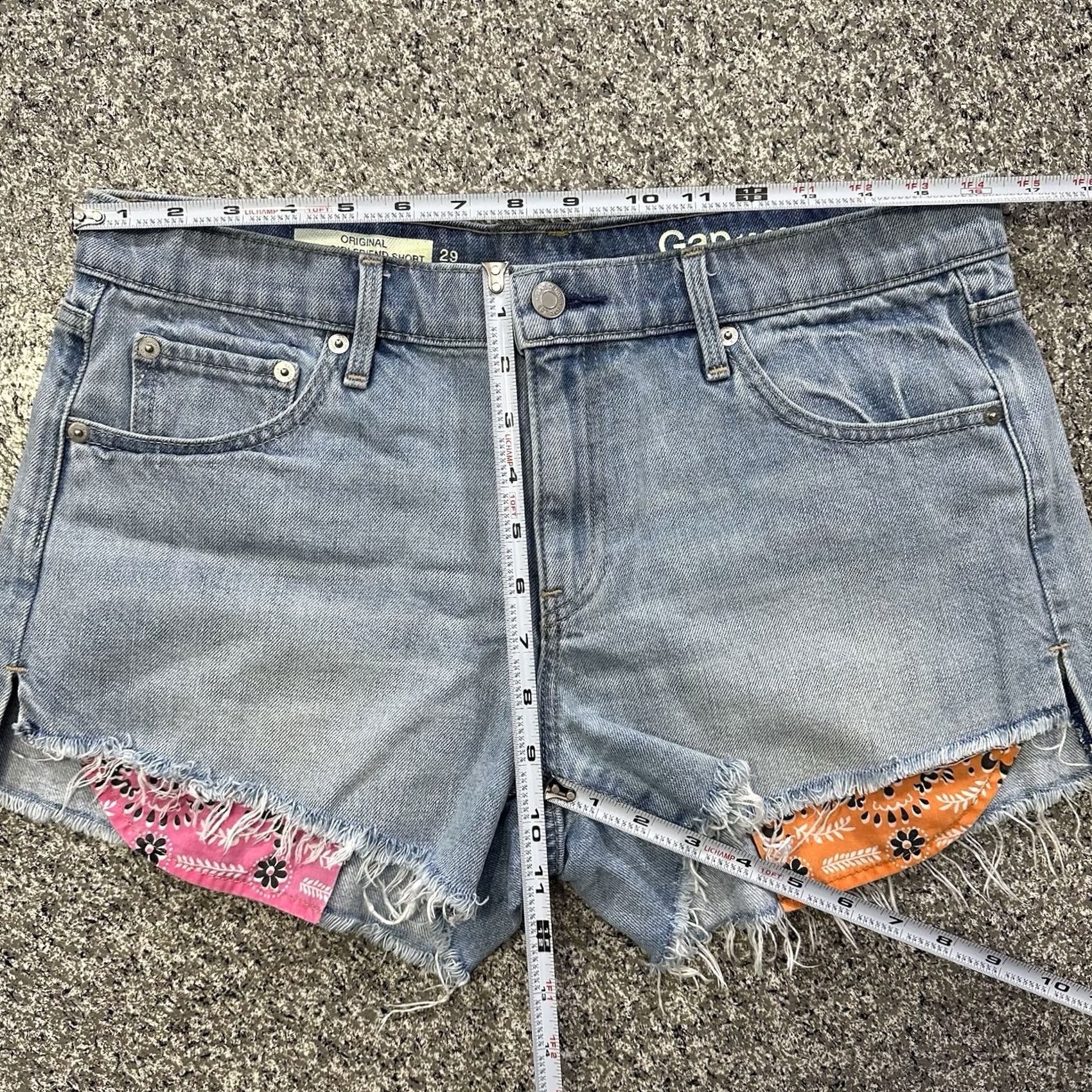 Gap Gap 1969 Denim Shorts Womens 8 29x3 Mid Rise Cut-Off 5-Pocket Style Button Closure Blue 3 Inseam Size 30" / US 8 / IT 44 - 6 Thumbnail