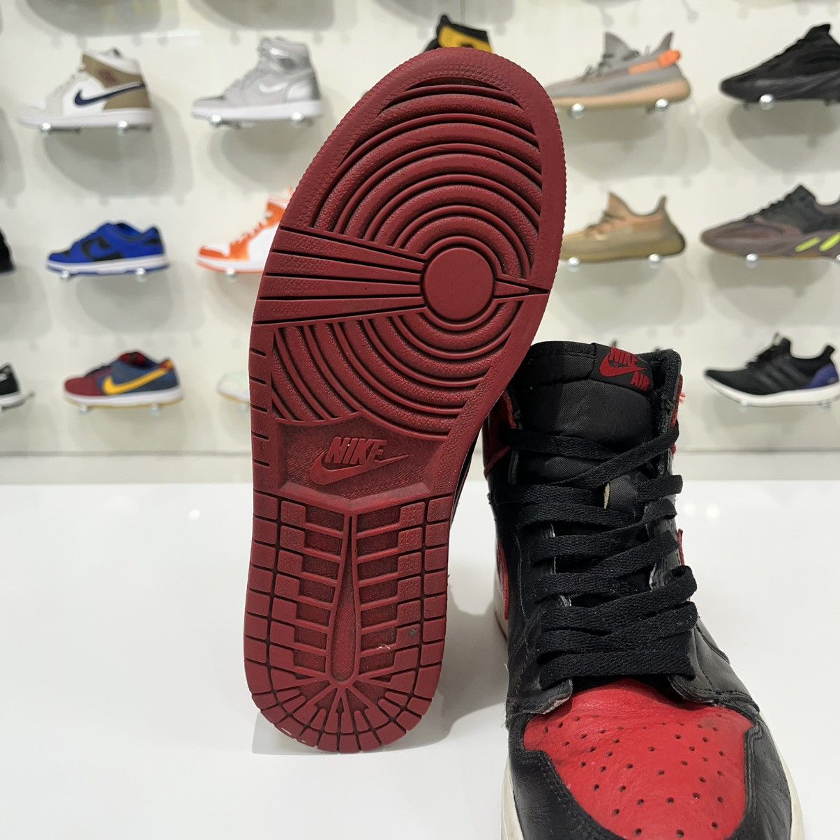Nike Air Jordan 1 Retro High Bred Banned (2016) Size US 9 / EU 42 - 11 Thumbnail
