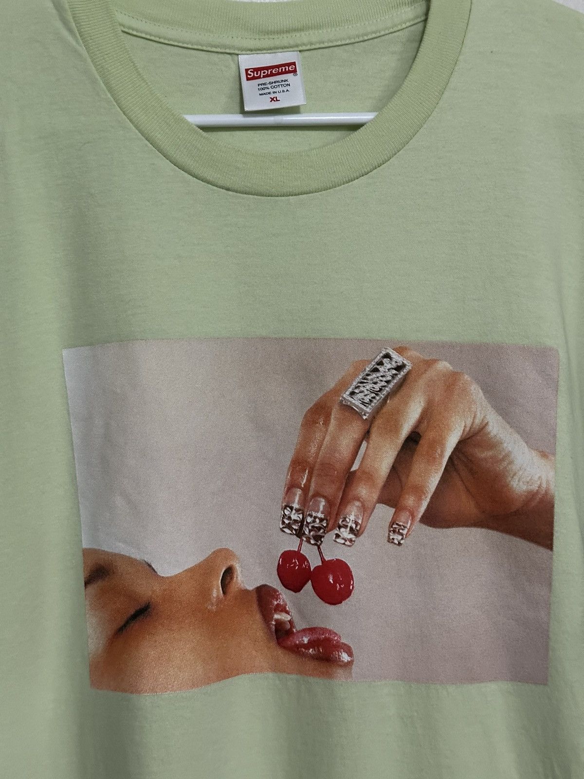 Supreme Supreme Cherries Tee Size US XL / EU 56 / 4 - 2 Thumbnail