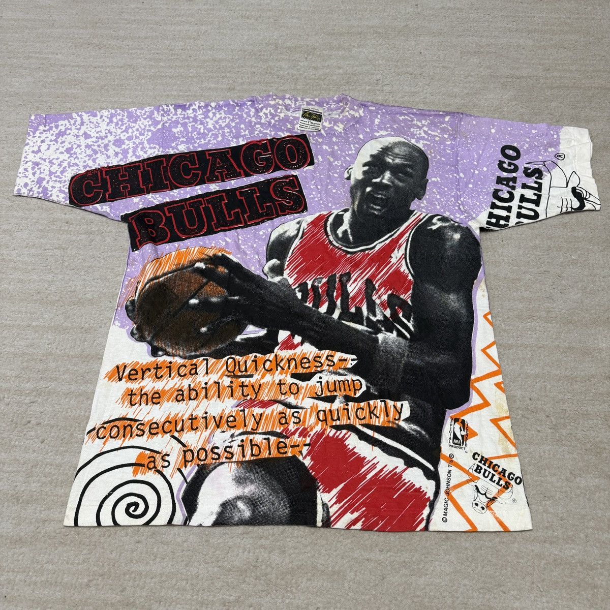 Vintage Vintage 90's Michael Jordan AOP T-Shirt Magic Johnson Bulls Size US L / EU 52-54 / 3 - 1 Thumbnail