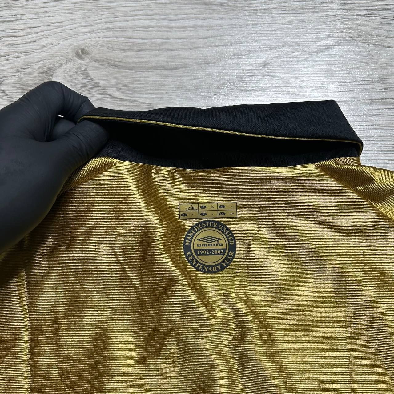 Umbro Vintage Manchester United Soccer jersey gold/white - Size L Size US L / EU 52-54 / 3 - 8 Thumbnail