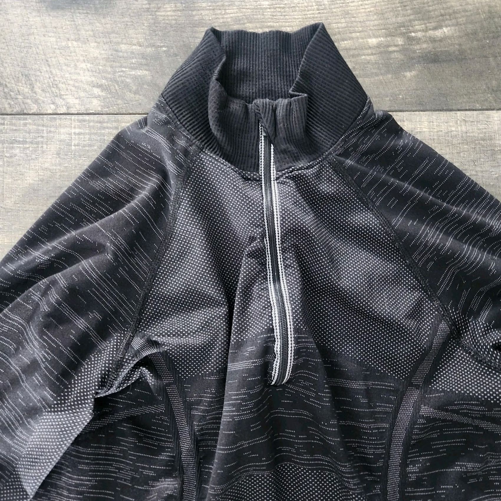 Athleta Athleta Mendoza Women’s M Athletic 1/4 Zip Pullover Black Geometric Fitted Thumb Size M / US 6-8 / IT 42-44 - 4 Thumbnail