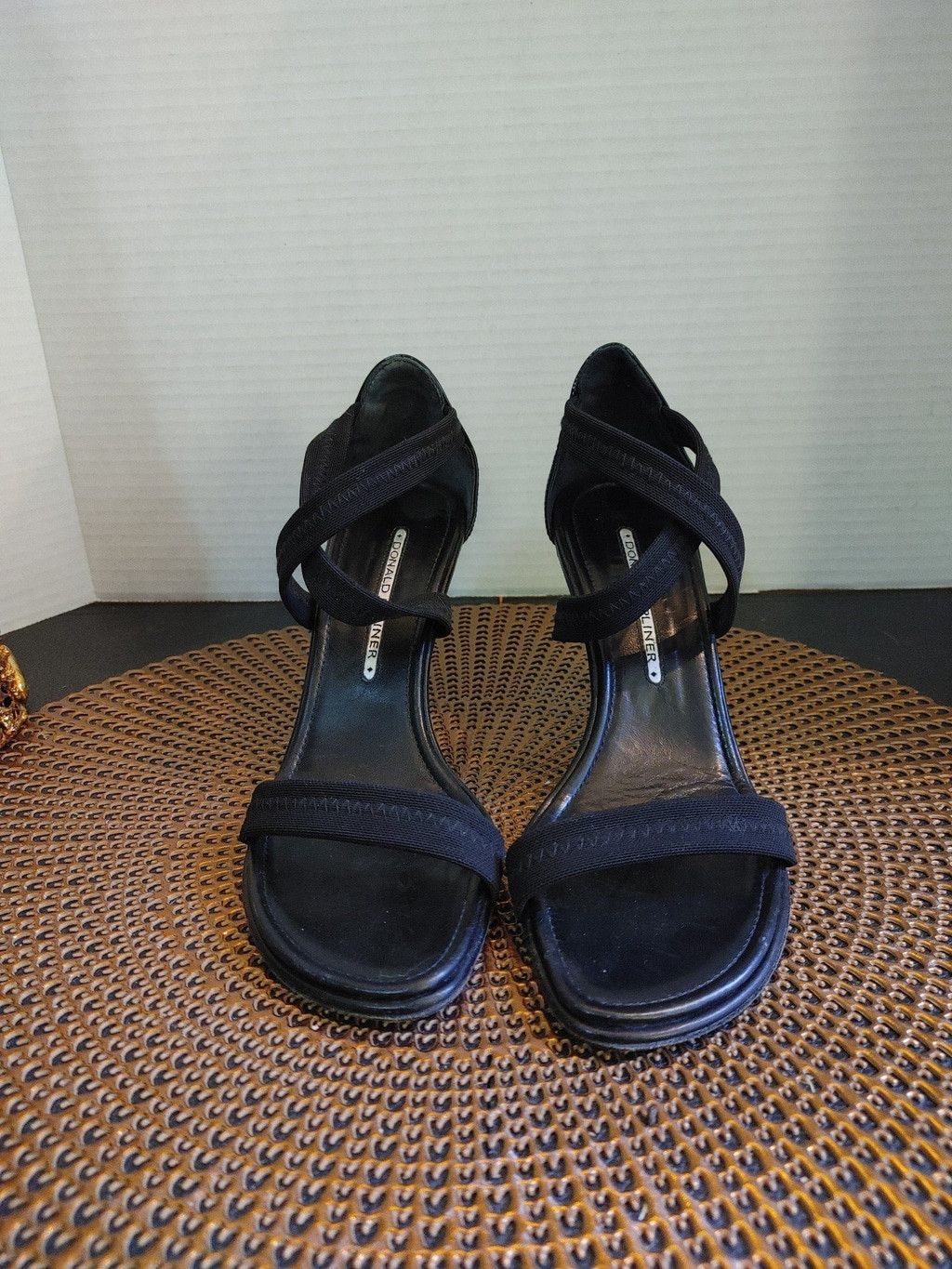 Donald Pliner Donald J Pliner Heels Size 6.5M Size US 6.5 / IT 36.5 - 2 Thumbnail