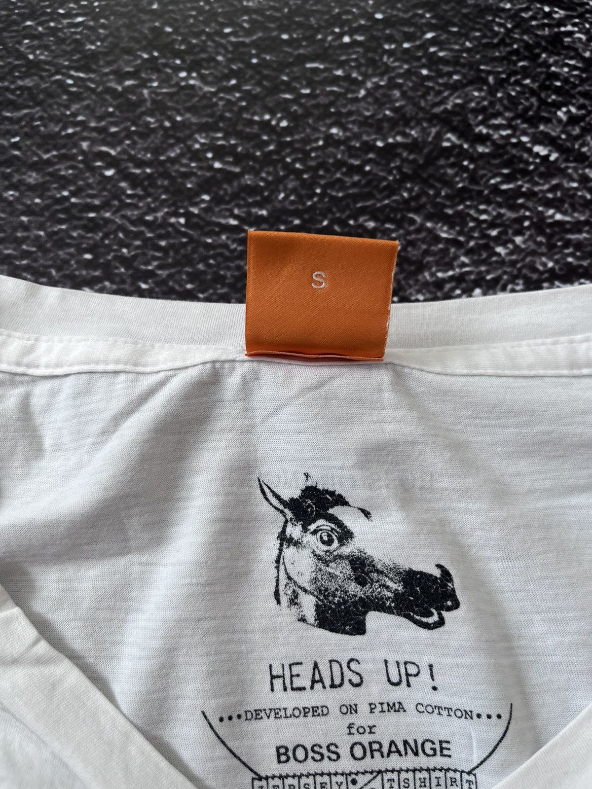 Hugo Boss Hugo Boss Vintage Orange Tab Horse Hands Up T-shirt Size S Size US S / EU 44-46 / 1 - 4 Thumbnail