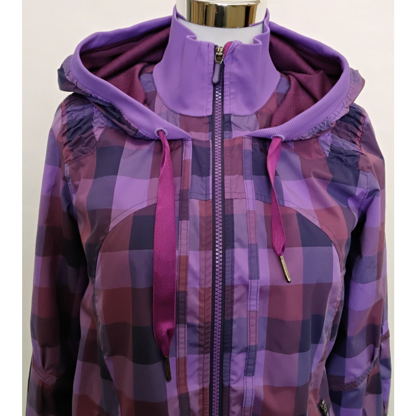 Lululemon Lululemon Light Weight Jacket Women's S Purple/Pink Plaid Size S / US 4 / IT 40 - 8 Thumbnail