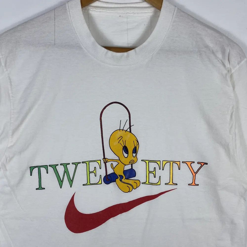 Vintage Vintage 90's TWEETY NIKE Big Swoosh Cartoon Parody Tee Size US L / EU 52-54 / 3 - 3 Thumbnail