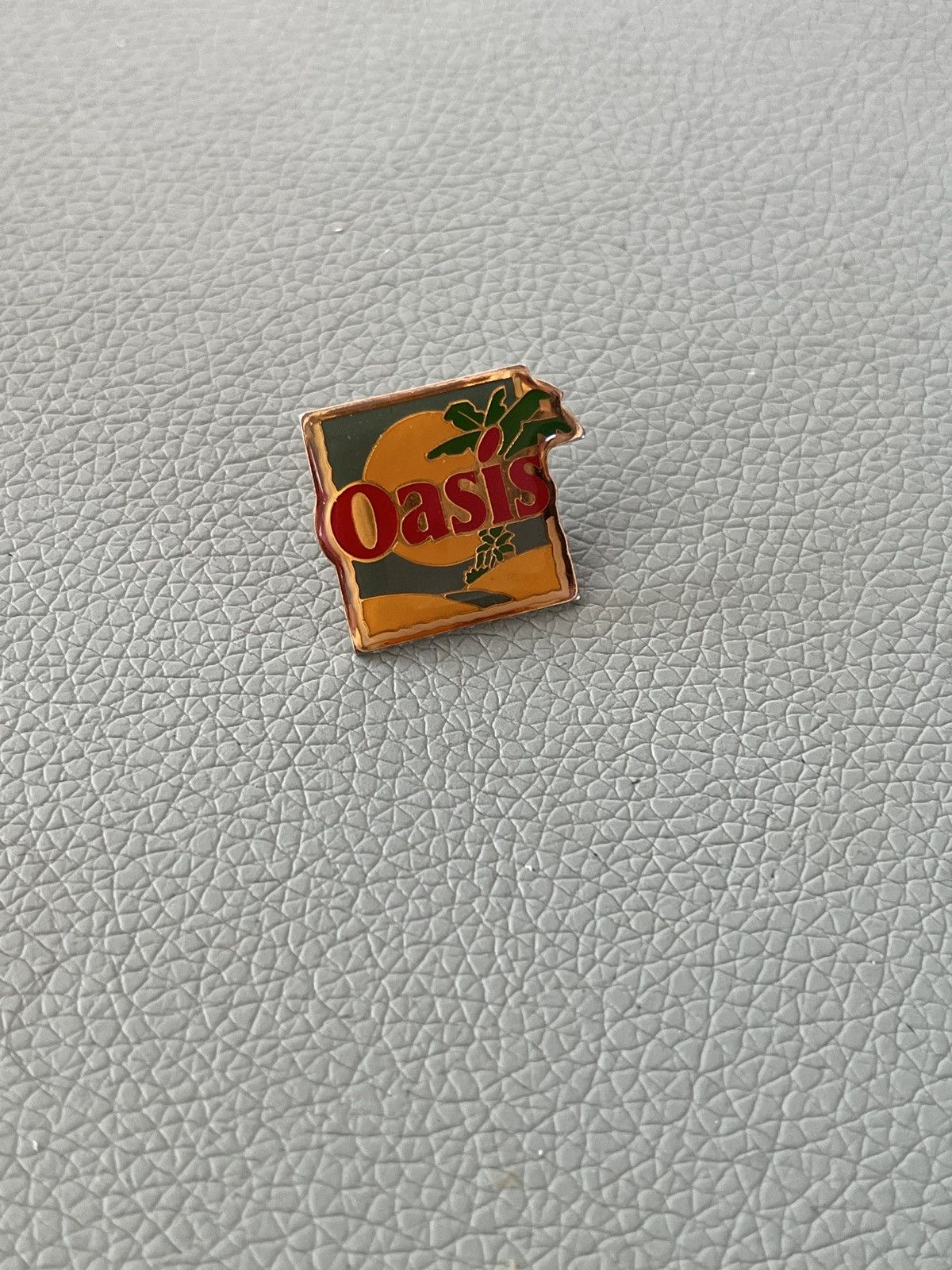 Junk Food × Vintage Oasis fruit juice vintage pin Size ONE SIZE - 1 Thumbnail