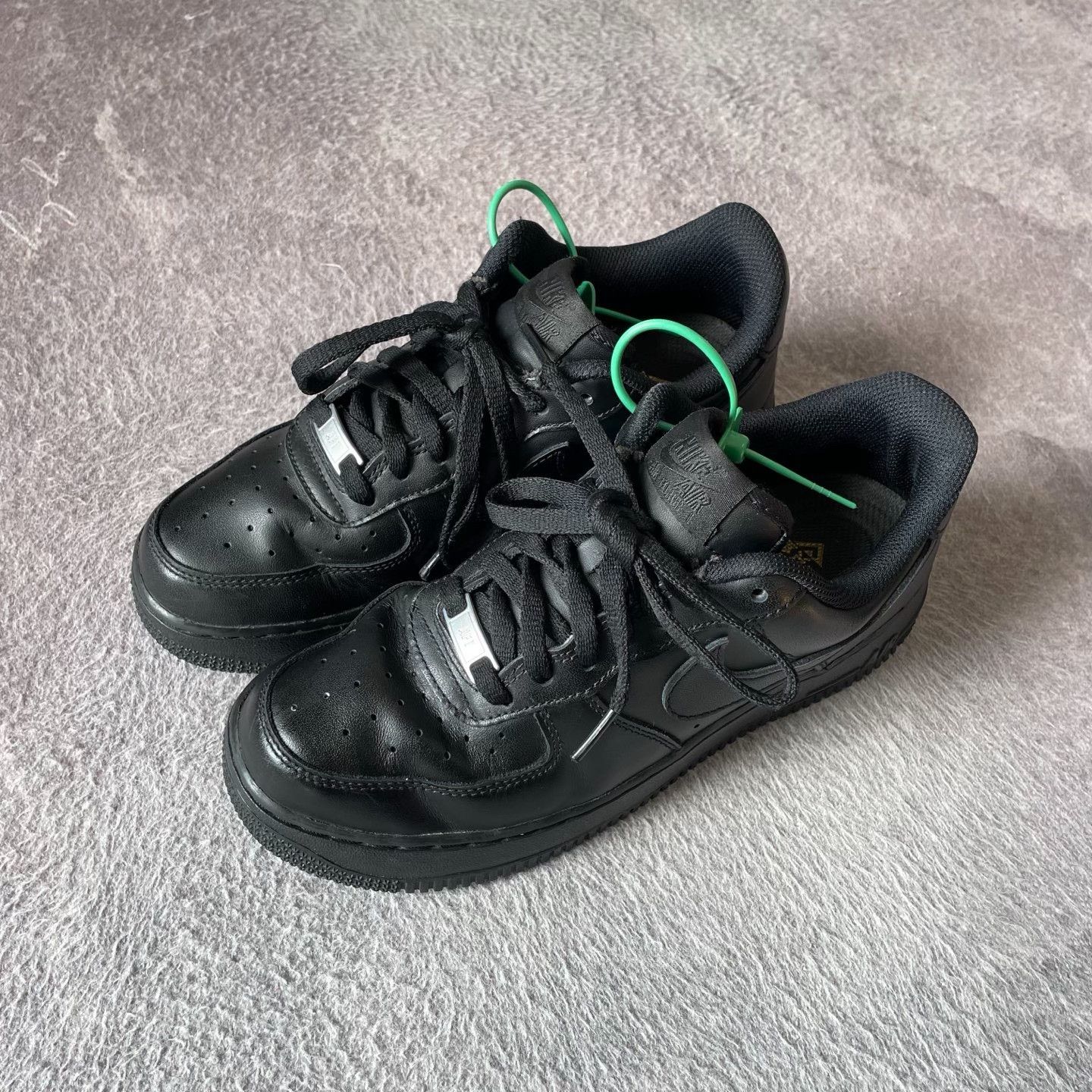 Nike Nike Black Lowtop Sneakers 40 Men Size US 7.5 / EU 40-41 - 1 Thumbnail