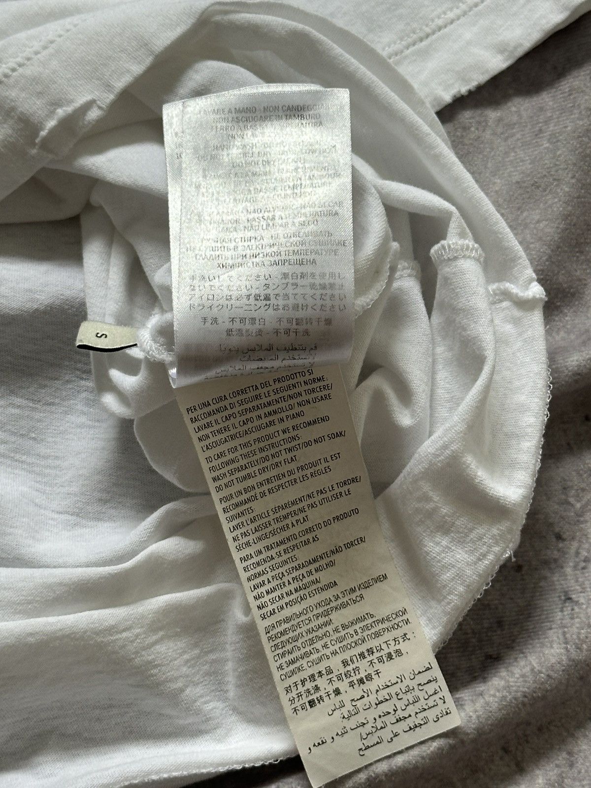 Gucci Gucci Distressed Washed Logo Tee Size S Mens Size US S / EU 44-46 / 1 - 13 Thumbnail