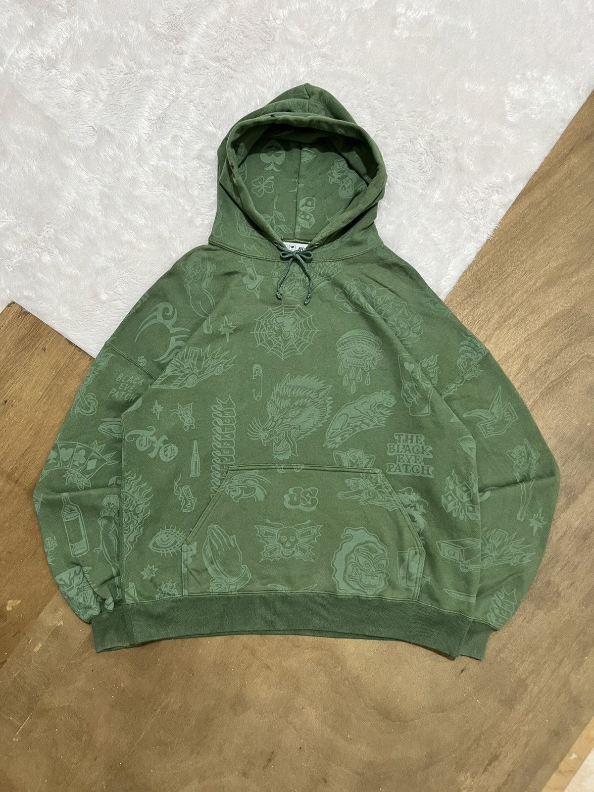 Other Black Eye Patch Green All Over Print Hoodie Japan Rare Size US L / EU 52-54 / 3 - 1 Thumbnail