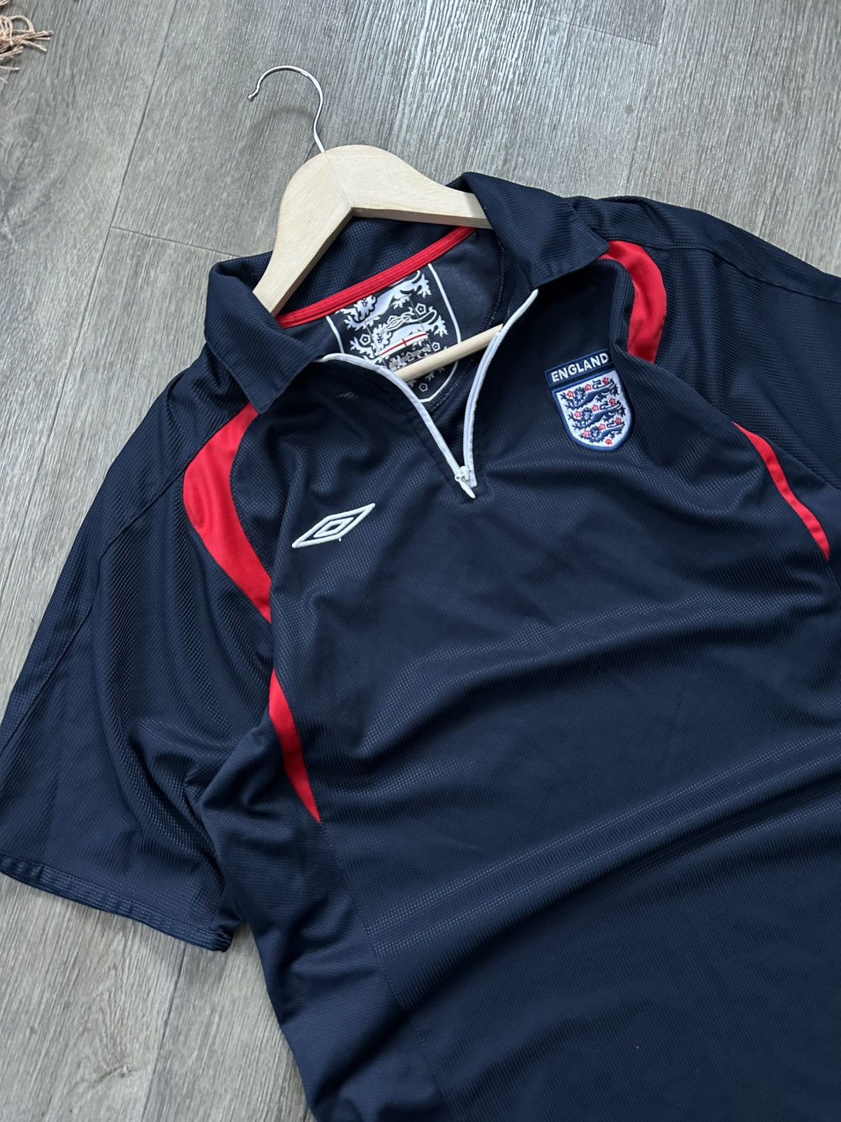 Umbro 🫧 UMBRO TRAINING SHIRT ENGLAND 2005/2006 Size US M / EU 48-50 / 2 - 3 Thumbnail