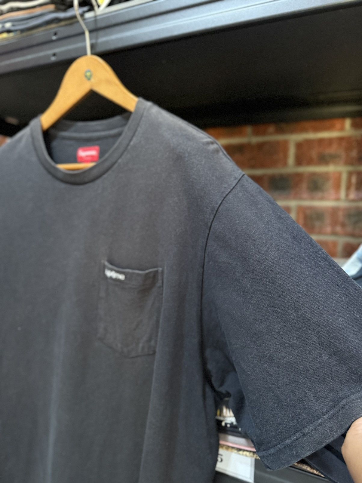 Supreme Sun Faded Supreme Pocket Embrodery Logo Streetwear Tee Size US XL / EU 56 / 4 - 5 Thumbnail