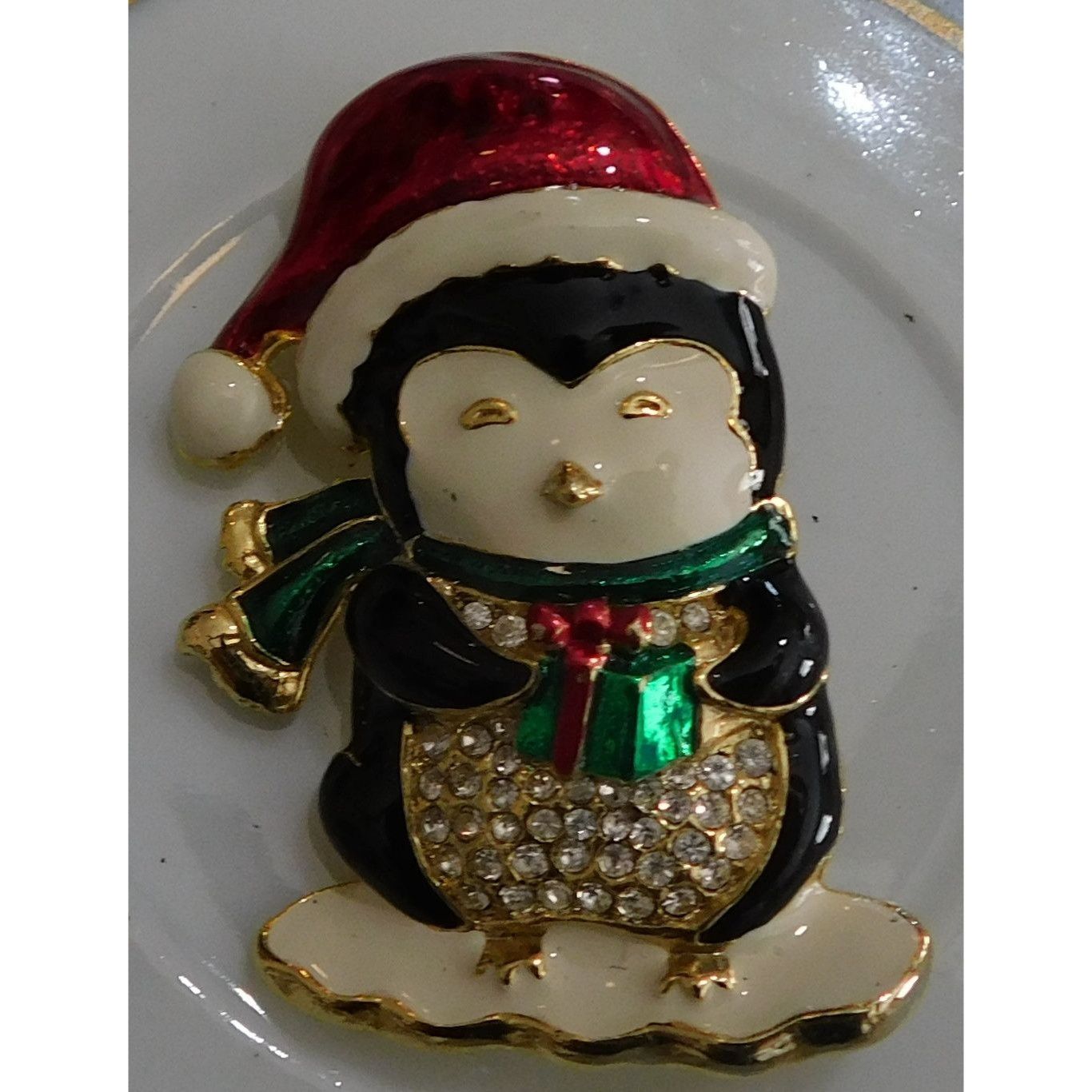 Other Vintage SFJ Christmas Penguin Holding Gift Brooch Size ONE SIZE - 4 Thumbnail