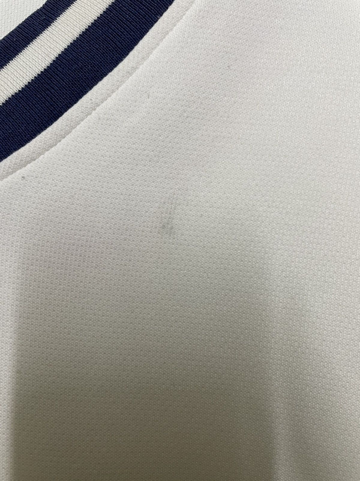 Mizuno Vintage Mizuno Mini Logo White V Neck Sweatshirt Size US M / EU 48-50 / 2 - 12 Thumbnail