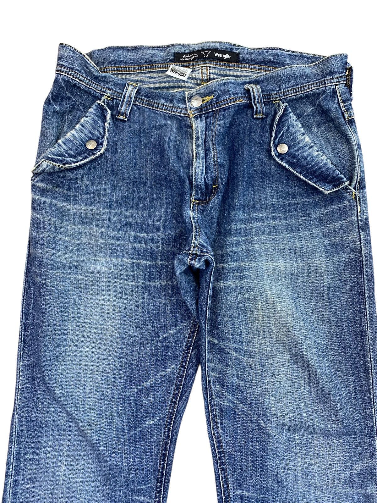 Wrangler Wrangler Brand Whiskers Blue Wash Style Bootcut Jeans Size US 32 / EU 48 - 2 Thumbnail