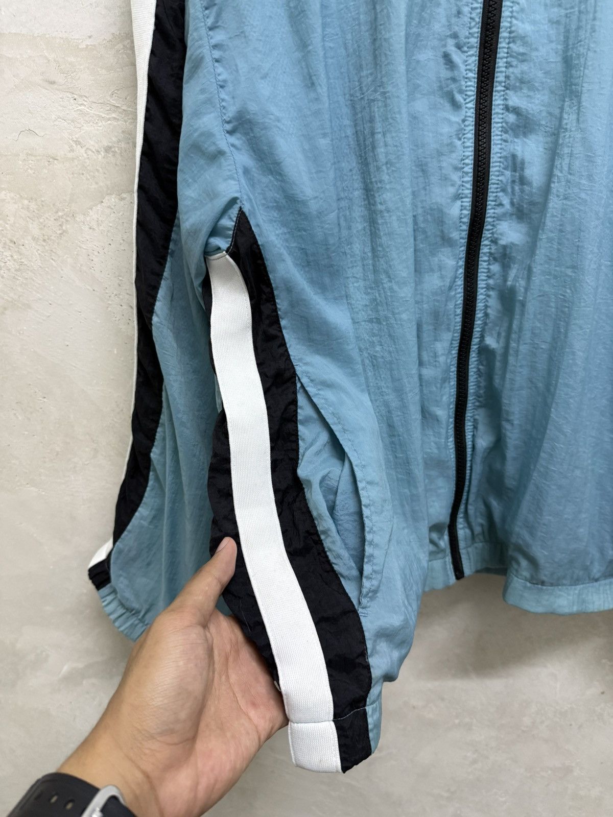 Nike Vintage 90’s Nike Distressed Windbreaker Jacket Size US L / EU 52-54 / 3 - 5 Thumbnail