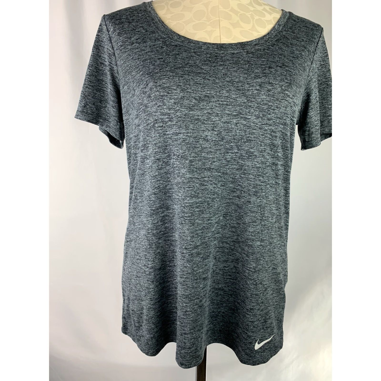 Nike Medium Nike Dri-Fit Short Sleeve T Shirt Women's Heather Gray White Swoosh Size M / US 6-8 / IT 42-44 - 3 Thumbnail