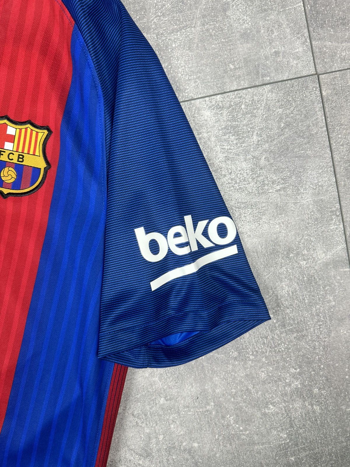 Nike Nike Barcelona FC 2016/17 Home Soccer Football Jersey Size US S / EU 44-46 / 1 - 3 Thumbnail
