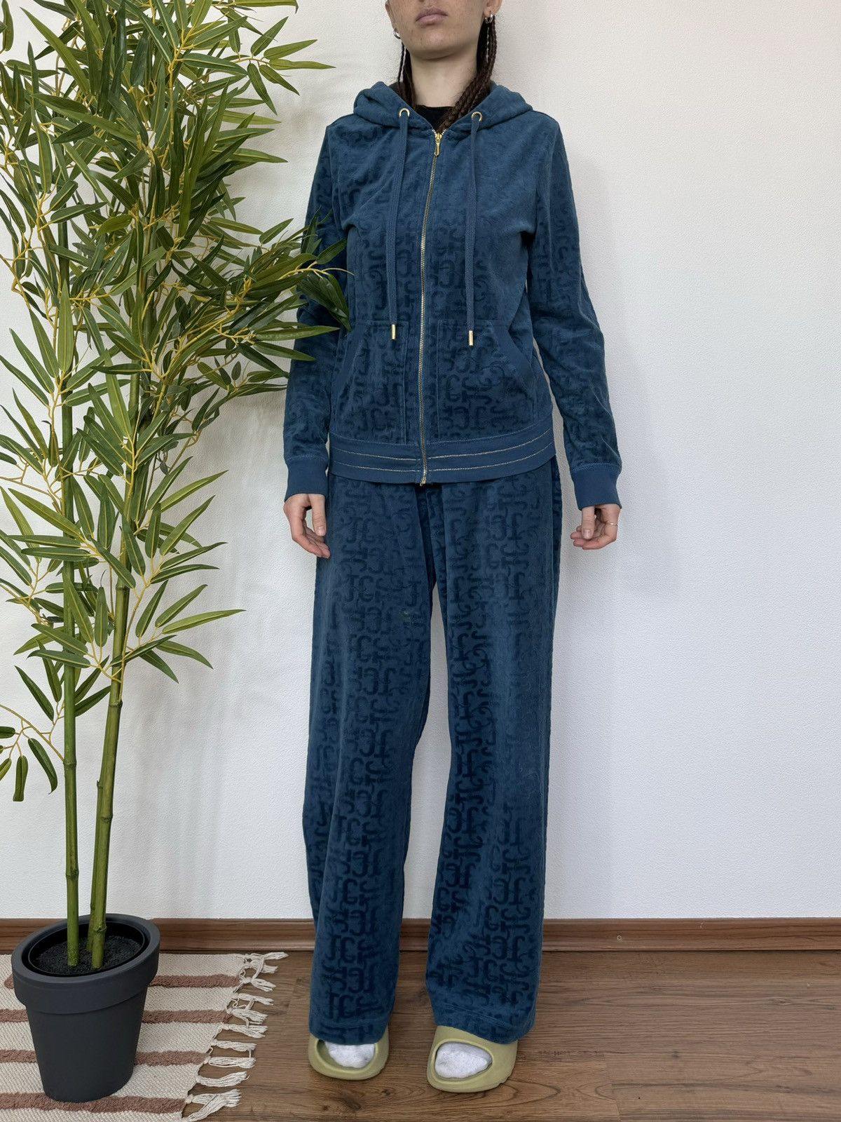 Juicy Couture × Vintage VINTAGE JUICY COUTURE 2000s VELOUR MONOGRAM TRACKSUIT Size L / US 10 / IT 46 - 2 Thumbnail