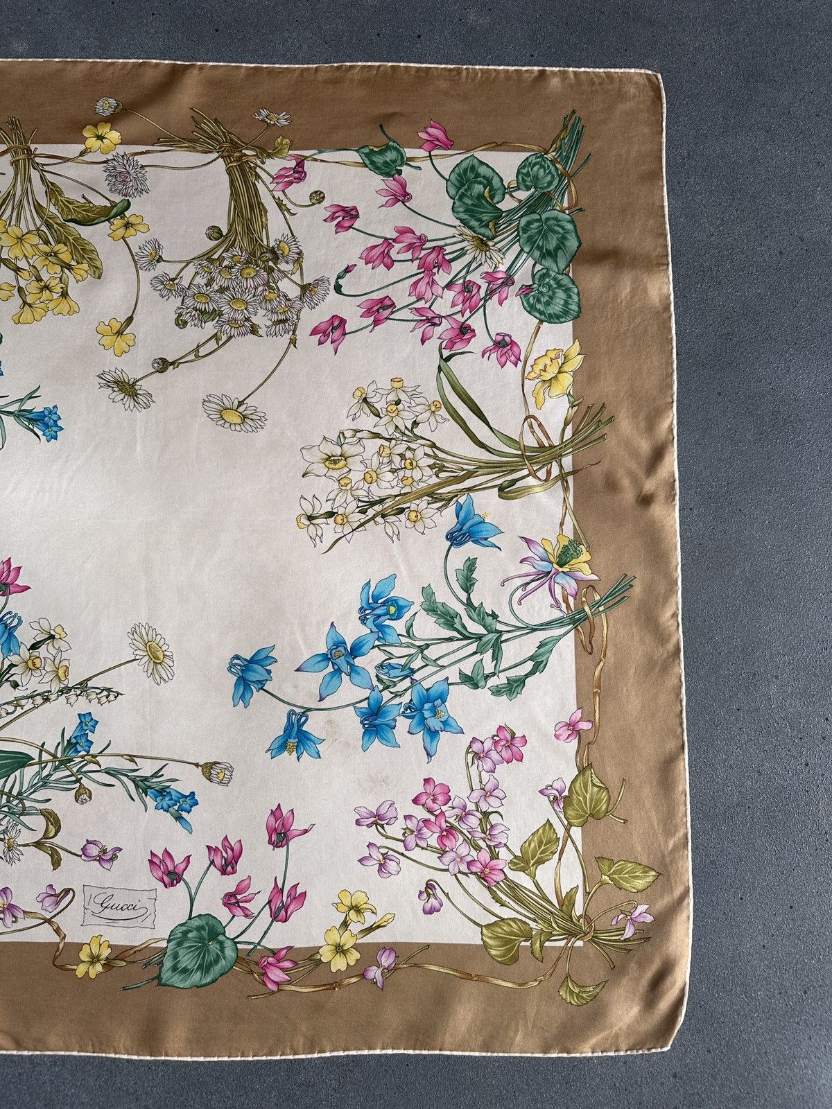 Gucci Vintage GUCCI Light Brown Floral Print Silk Scarf Size ONE SIZE - 7 Thumbnail